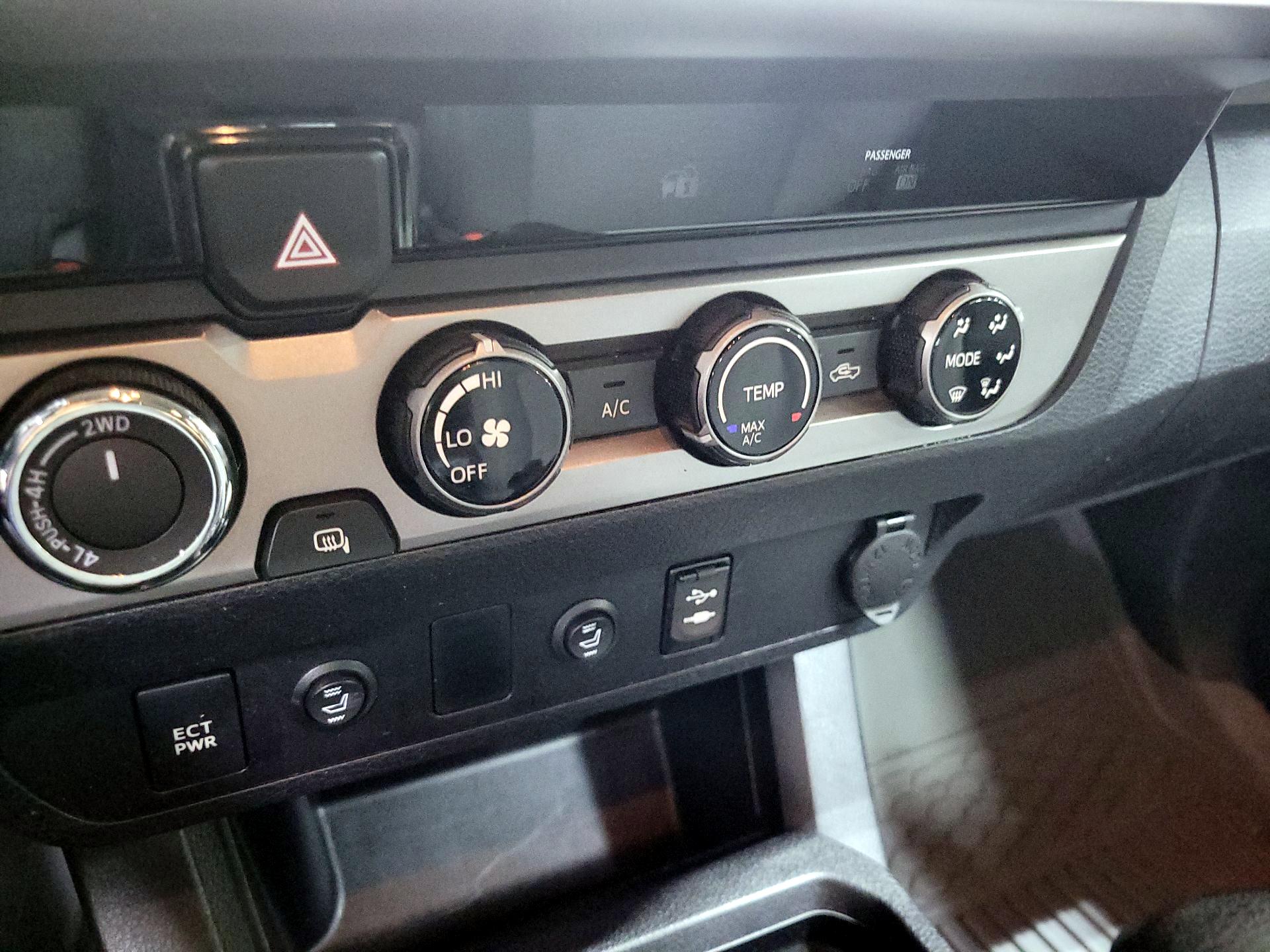 Thumbnail: 2016 Toyota Tacoma - 16