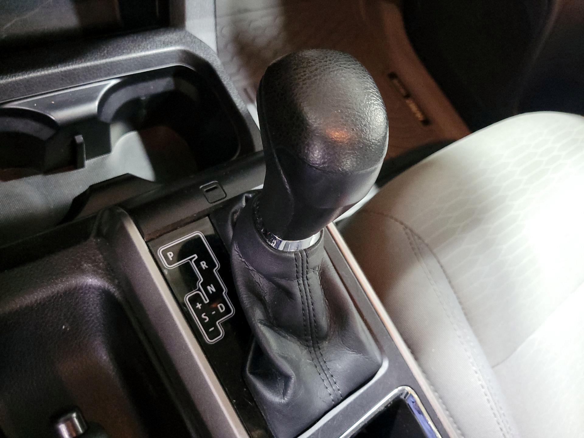 Thumbnail: 2016 Toyota Tacoma - 17