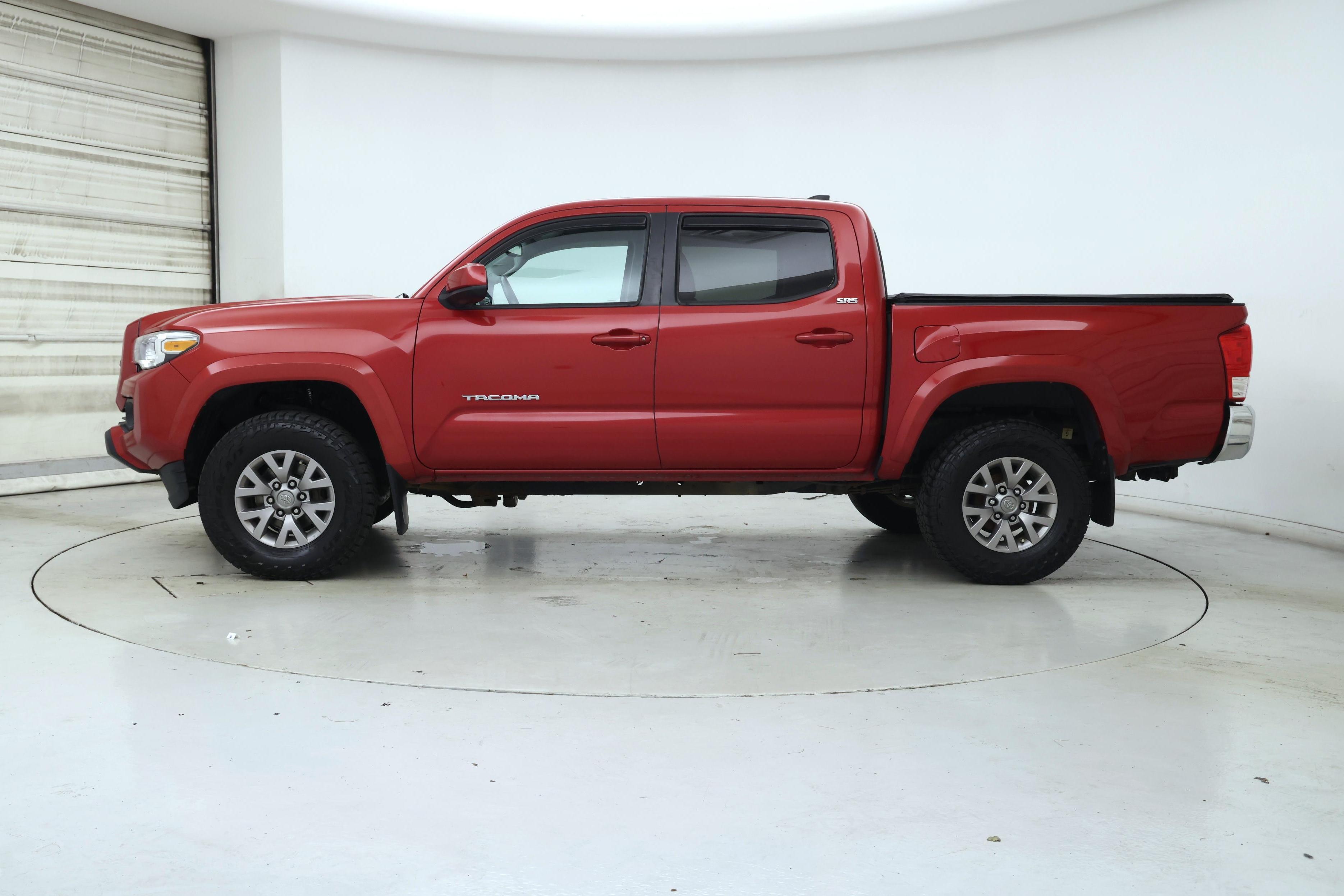 Thumbnail: 2016 Toyota Tacoma - 3