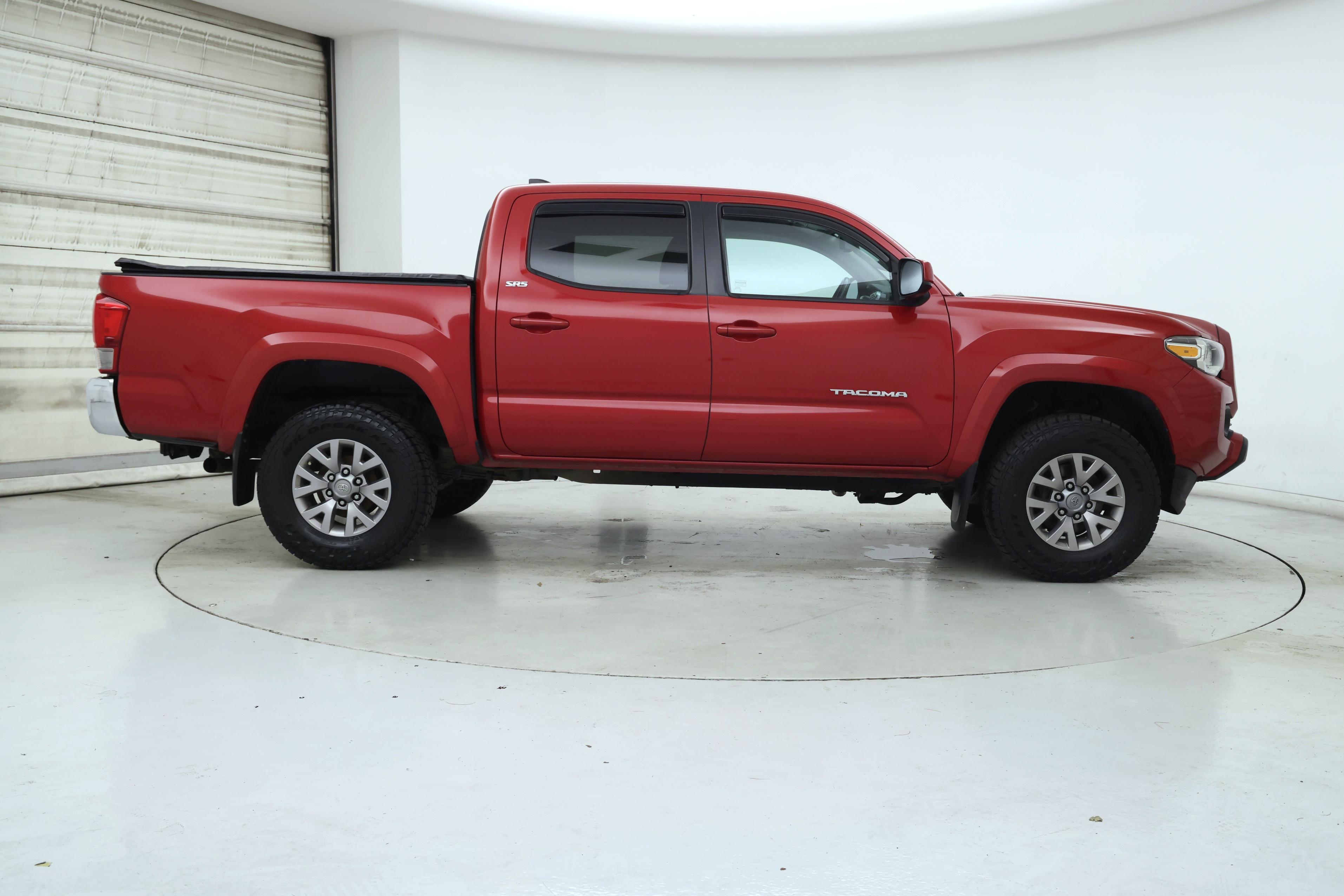 Thumbnail: 2016 Toyota Tacoma - 7