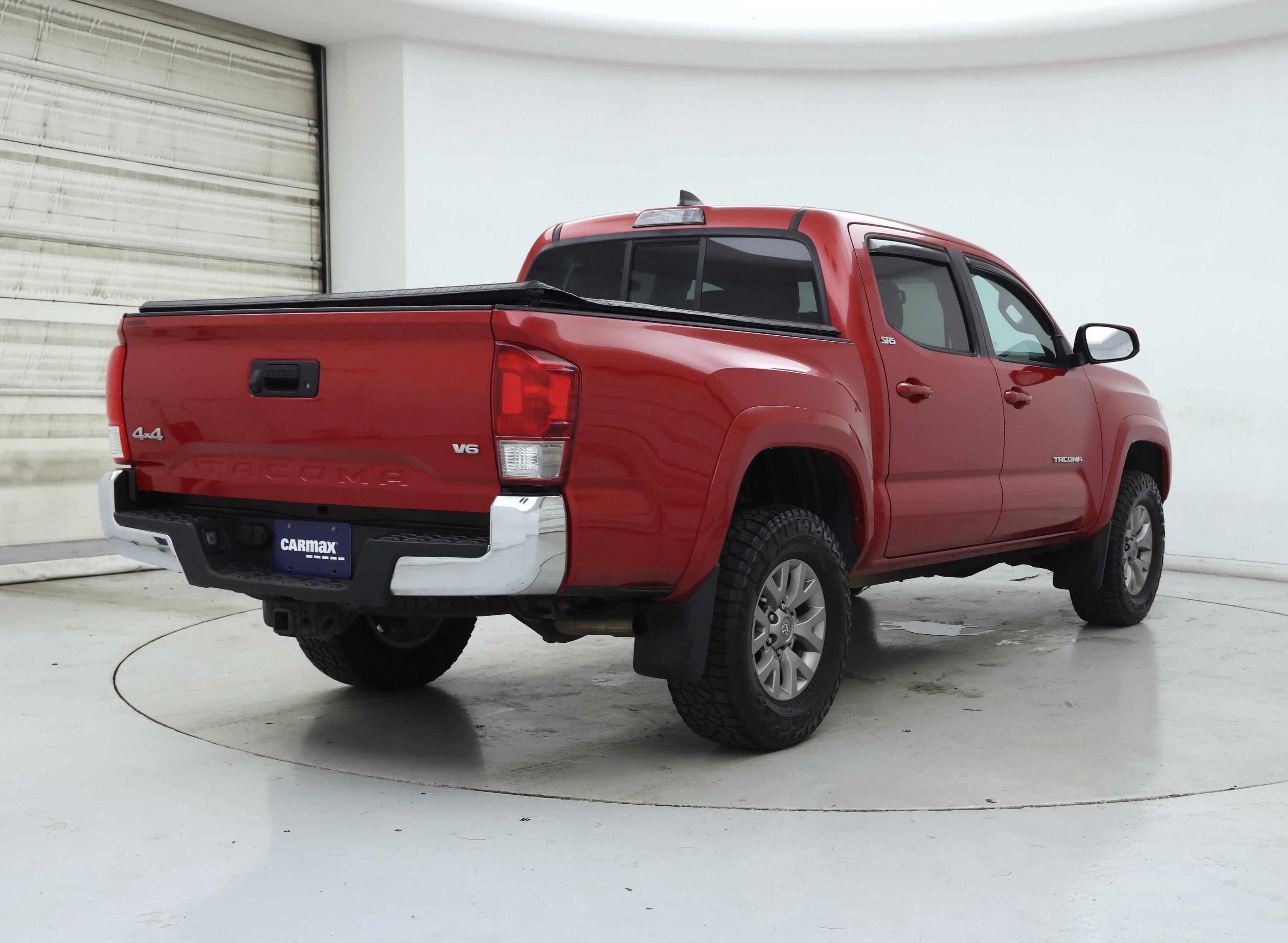 Thumbnail: 2016 Toyota Tacoma - 8