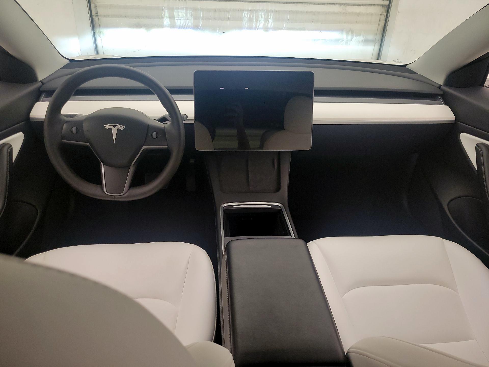 Thumbnail: 2021 Tesla Model 3 - 9