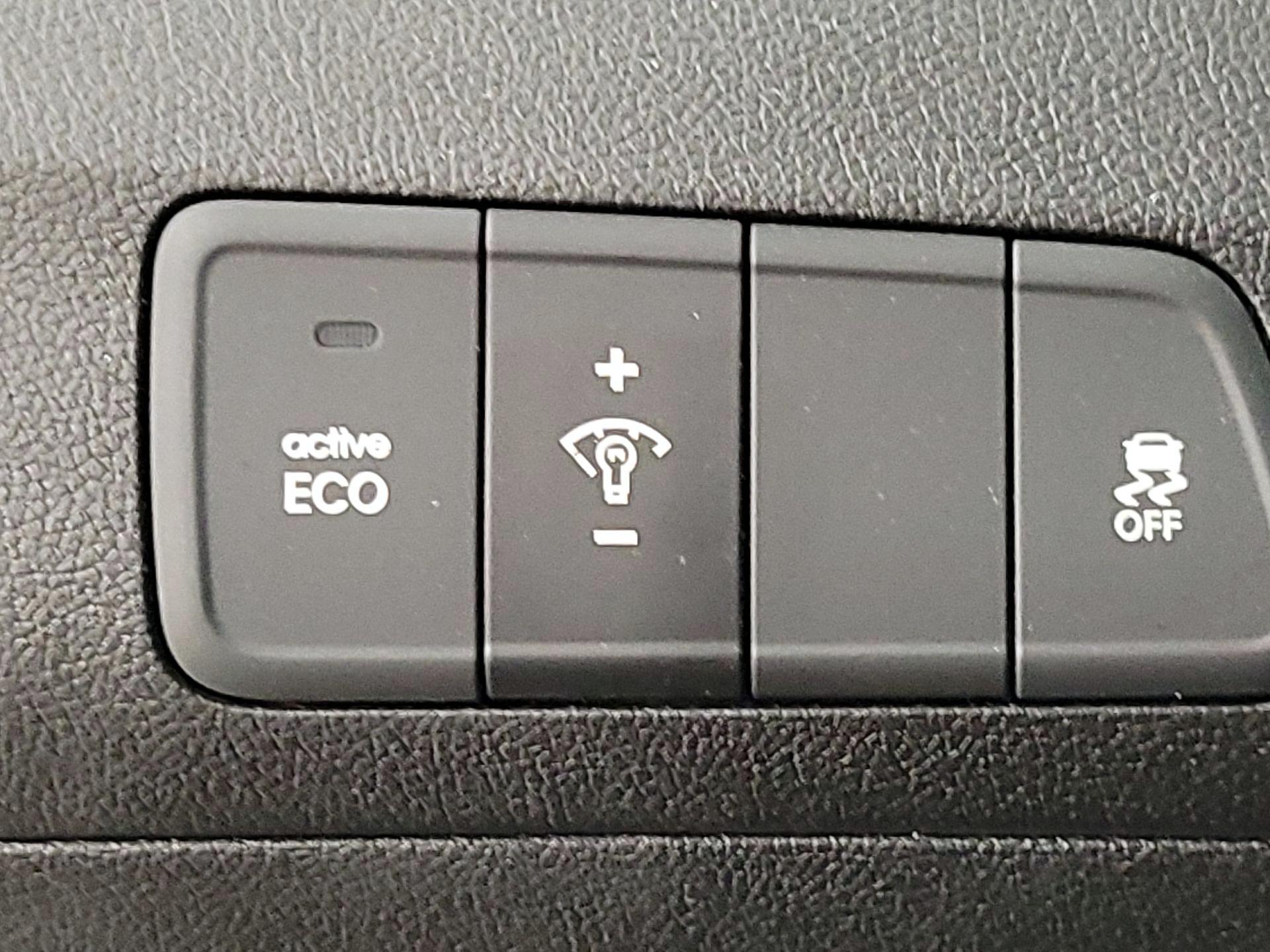 Thumbnail: 2015 Hyundai Elantra - 13