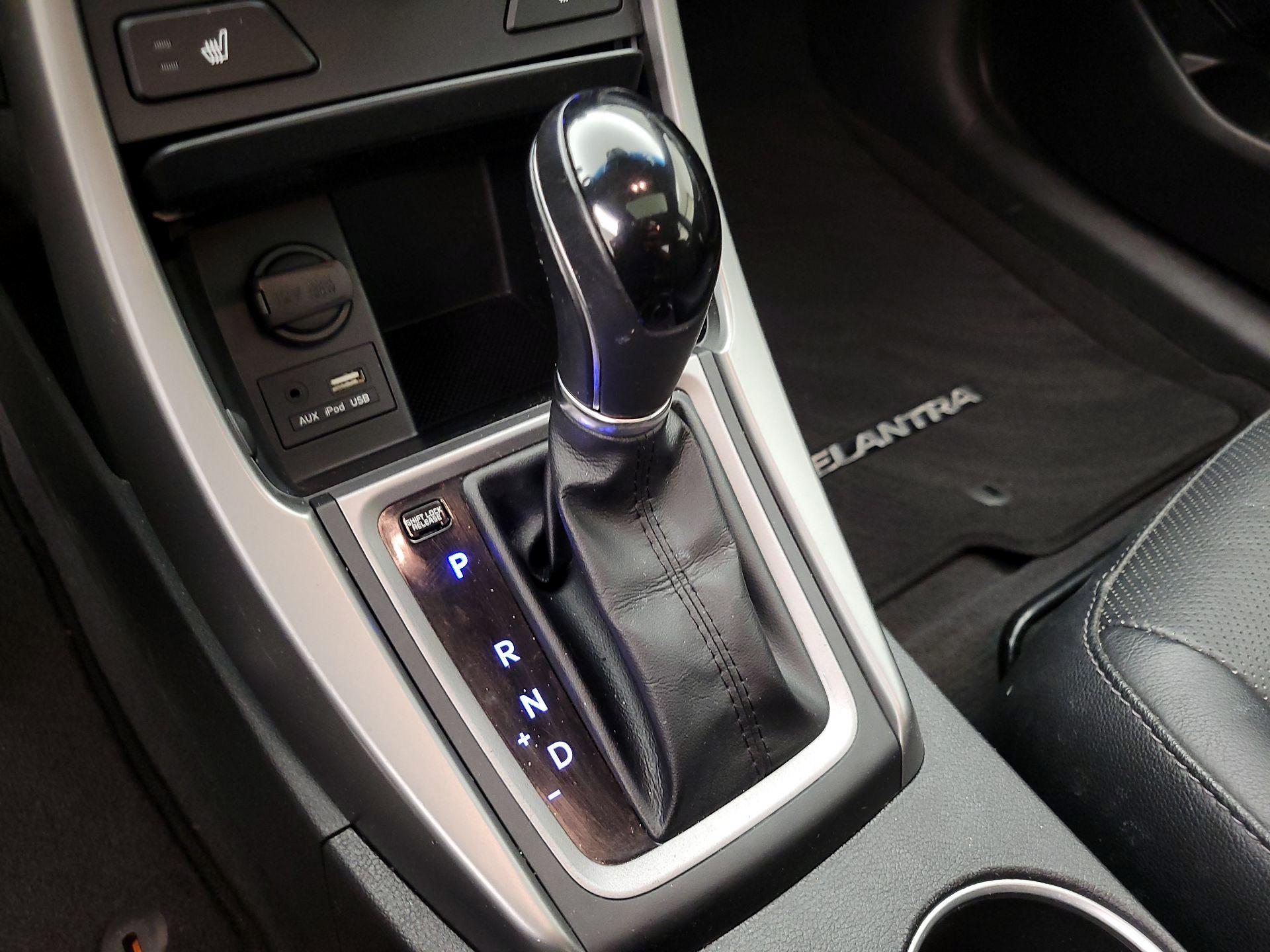 Thumbnail: 2015 Hyundai Elantra - 17