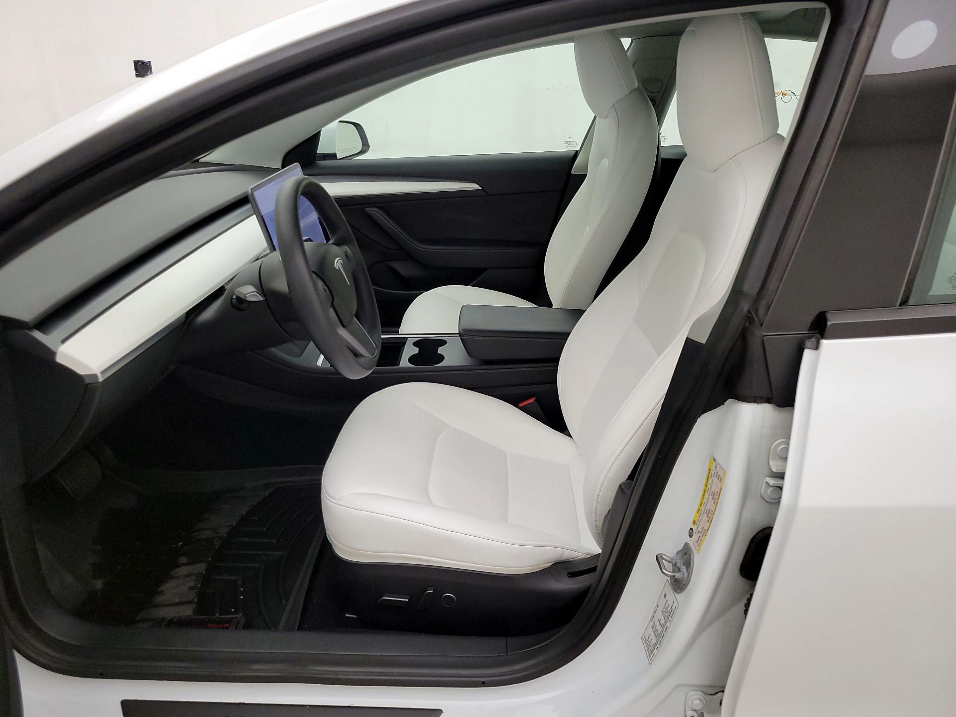Thumbnail: 2022 Tesla Model 3 - 11