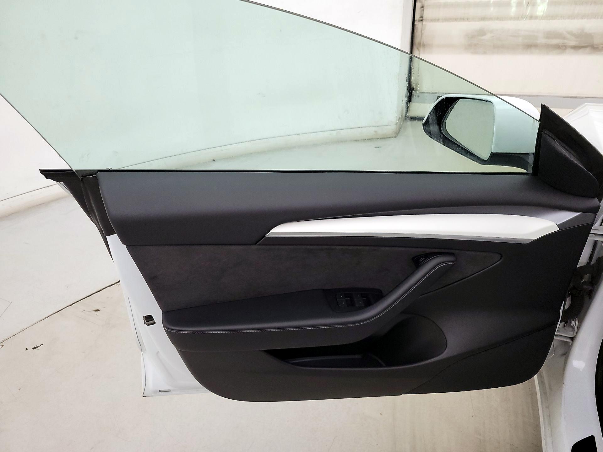 Thumbnail: 2022 Tesla Model 3 - 12