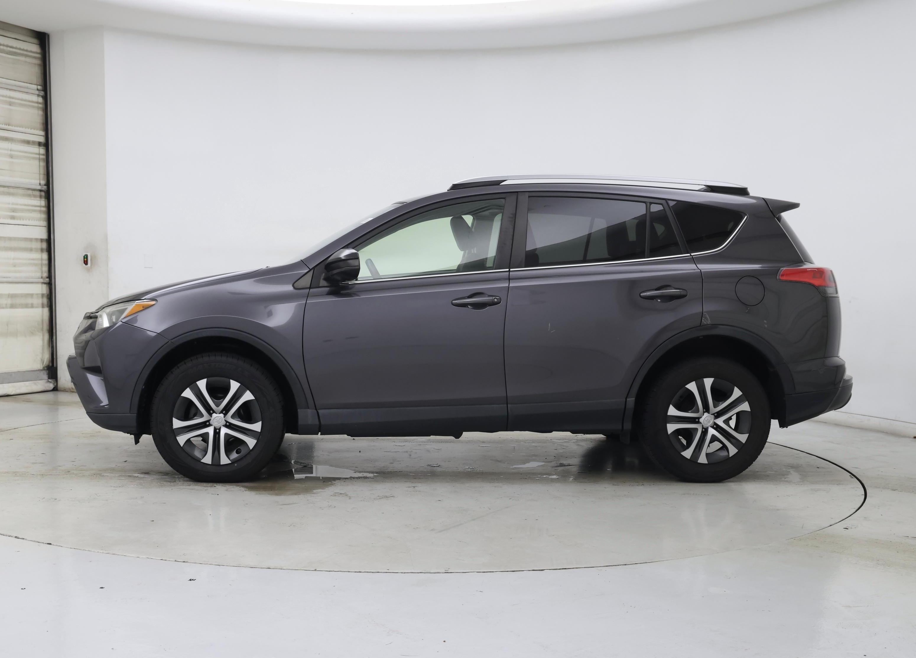 Thumbnail: 2017 Toyota RAV4 - 3