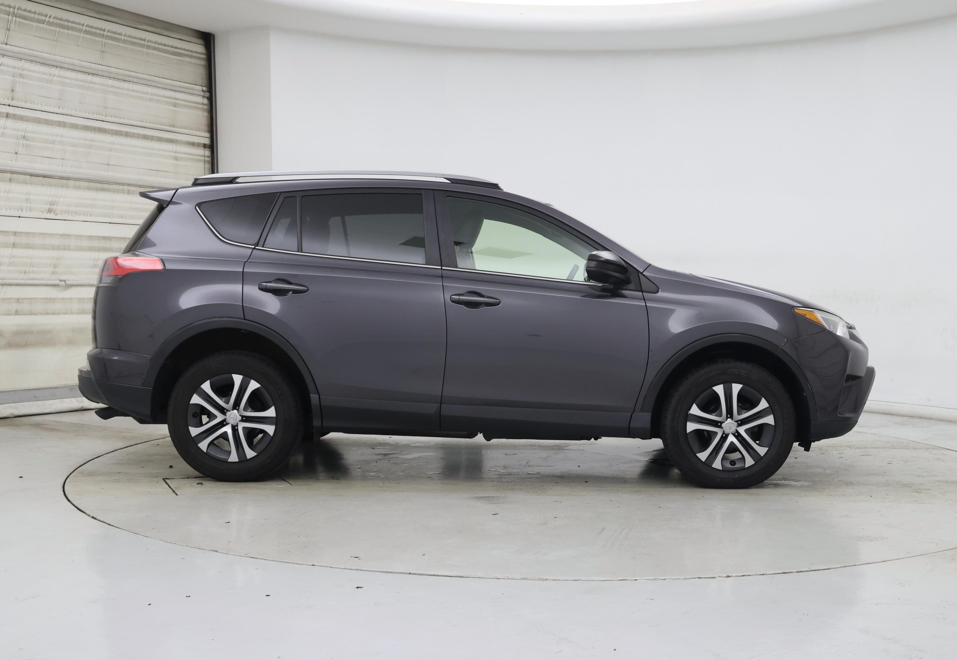Thumbnail: 2017 Toyota RAV4 - 7