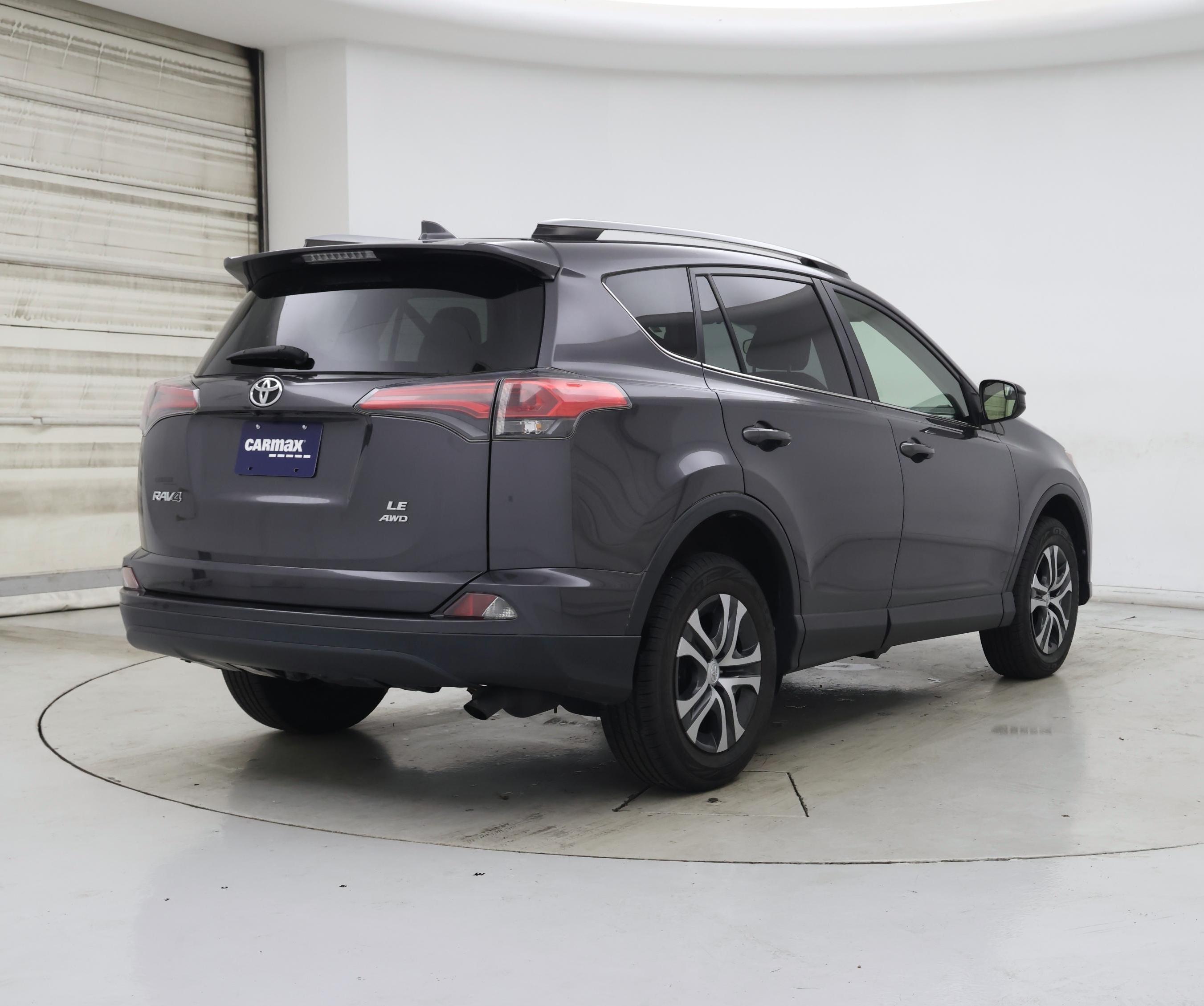 Thumbnail: 2017 Toyota RAV4 - 8
