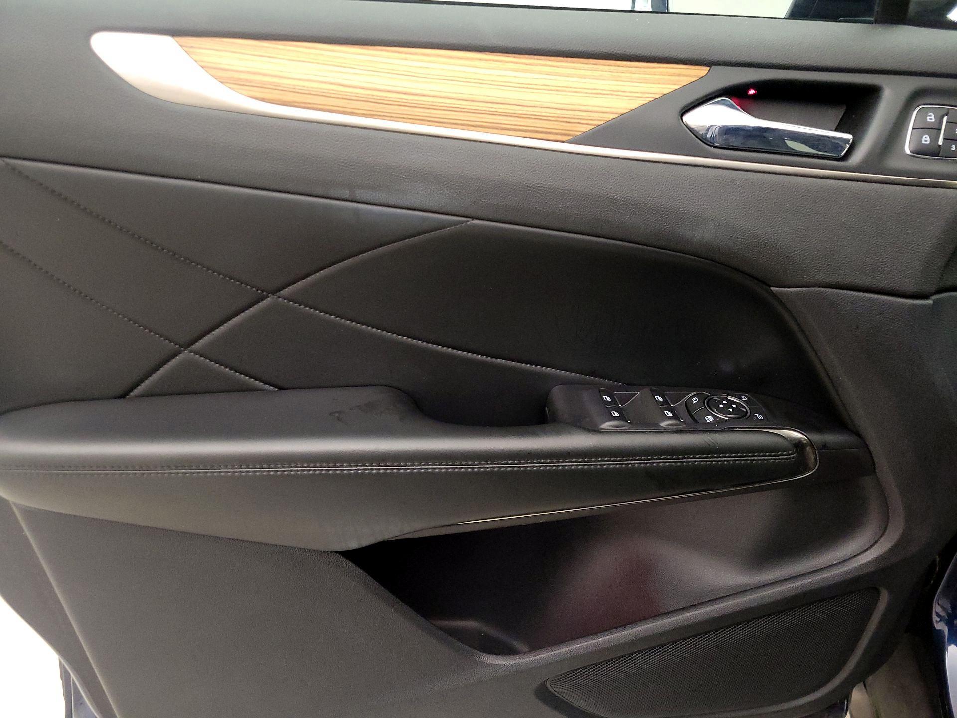 Thumbnail: 2015 Lincoln MKC - 10