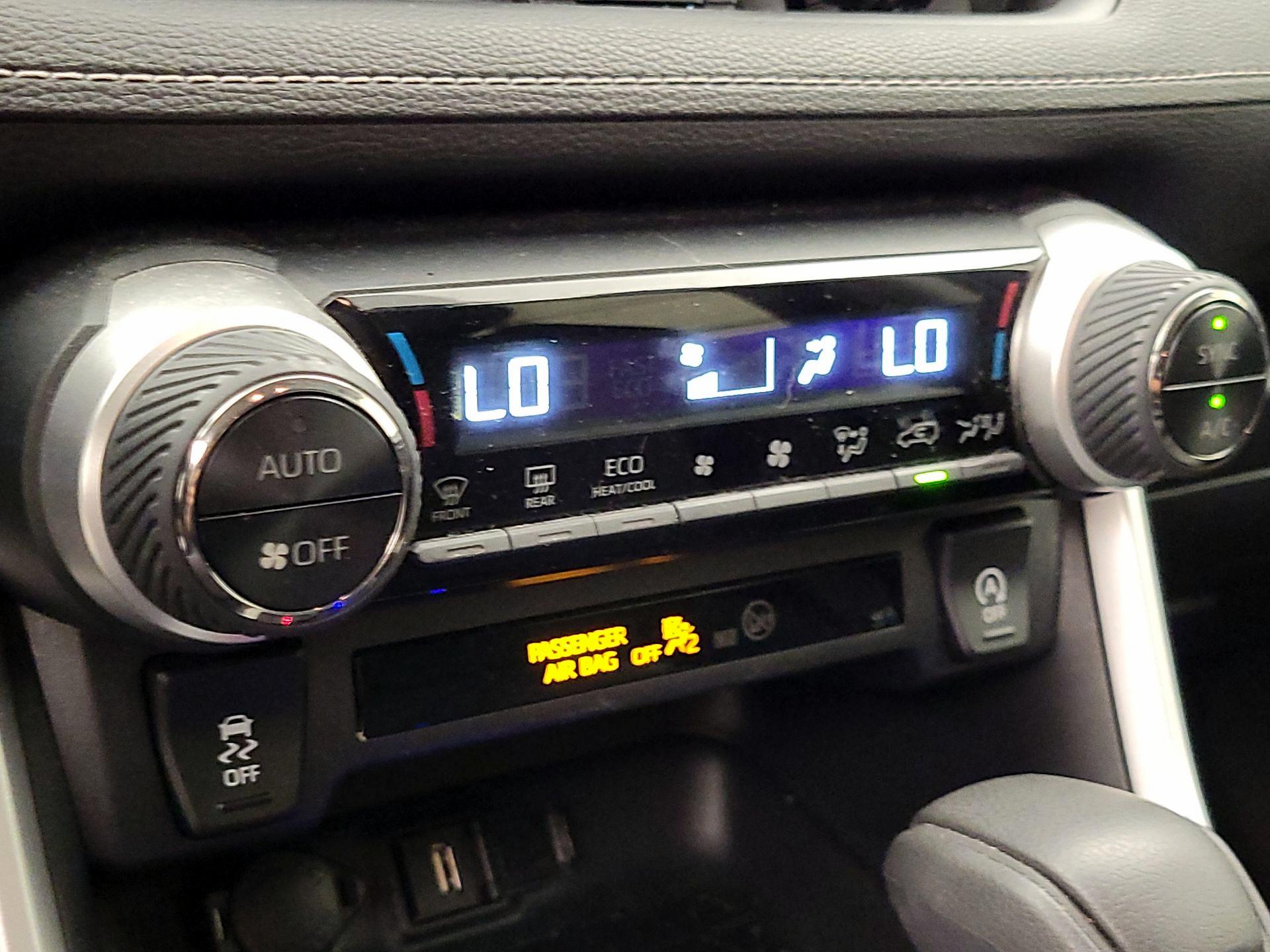 Thumbnail: 2020 Toyota RAV4 - 16