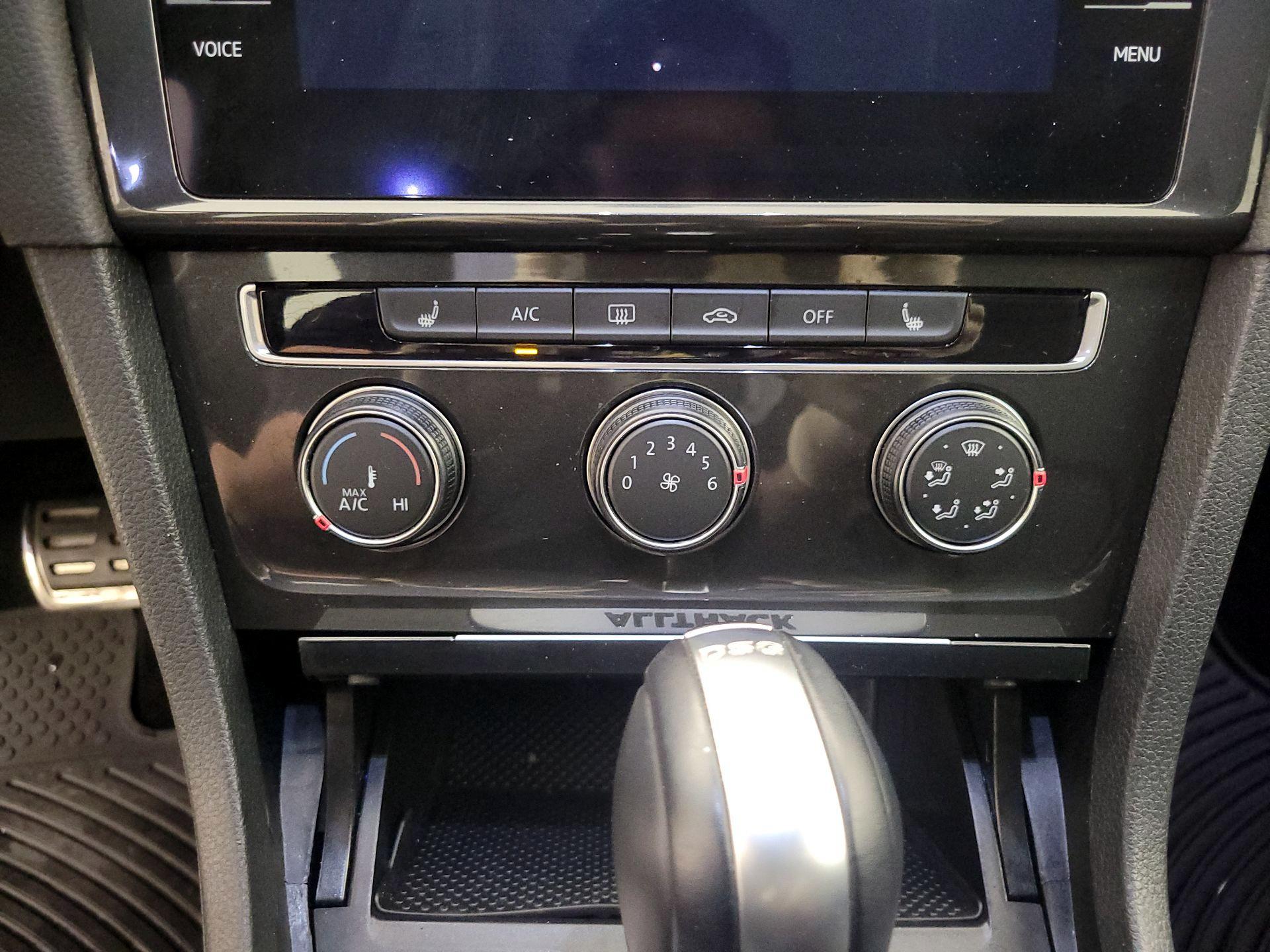 Thumbnail: 2019 Volkswagen Golf - 14