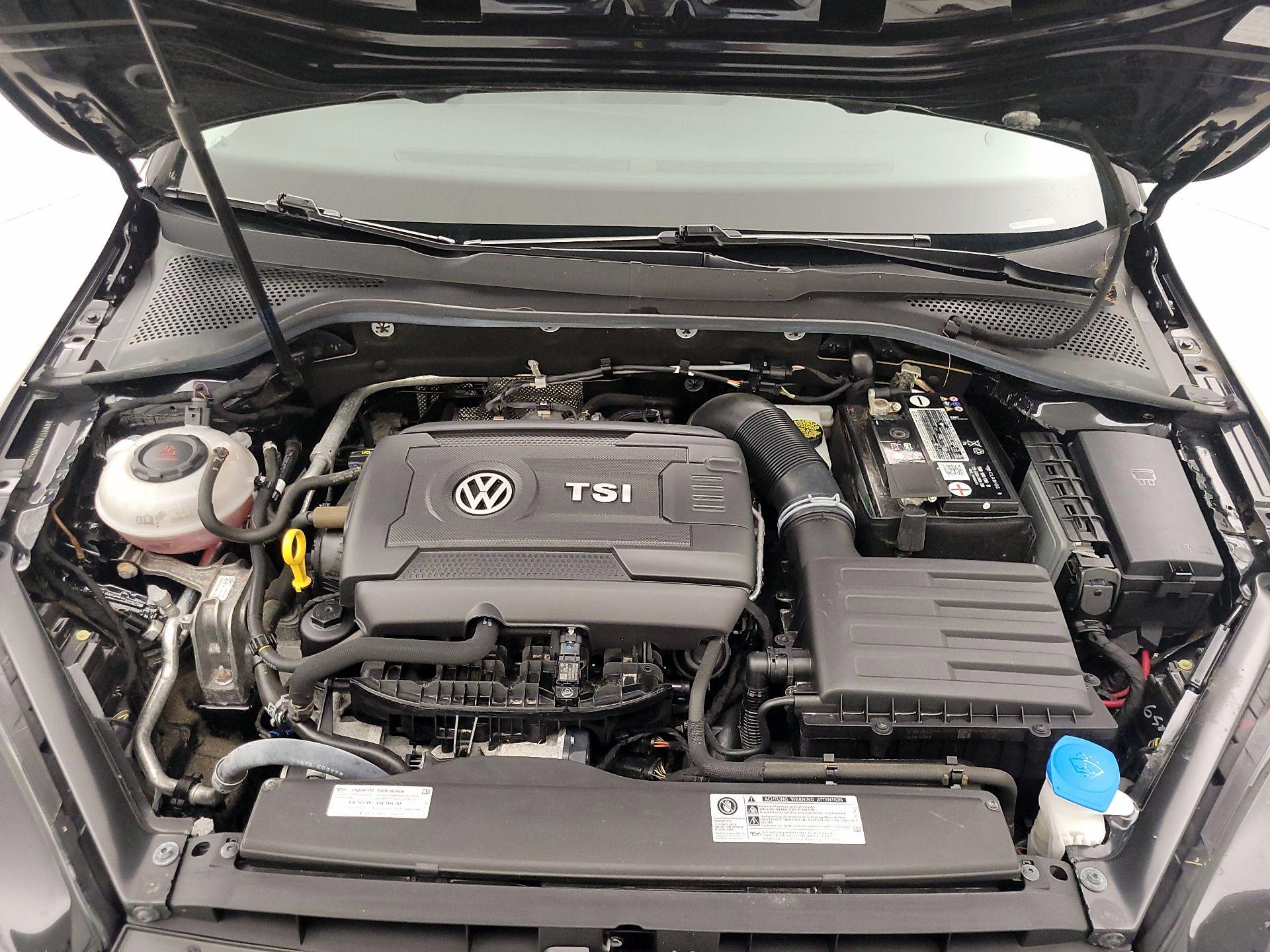 Thumbnail: 2019 Volkswagen Golf - 20