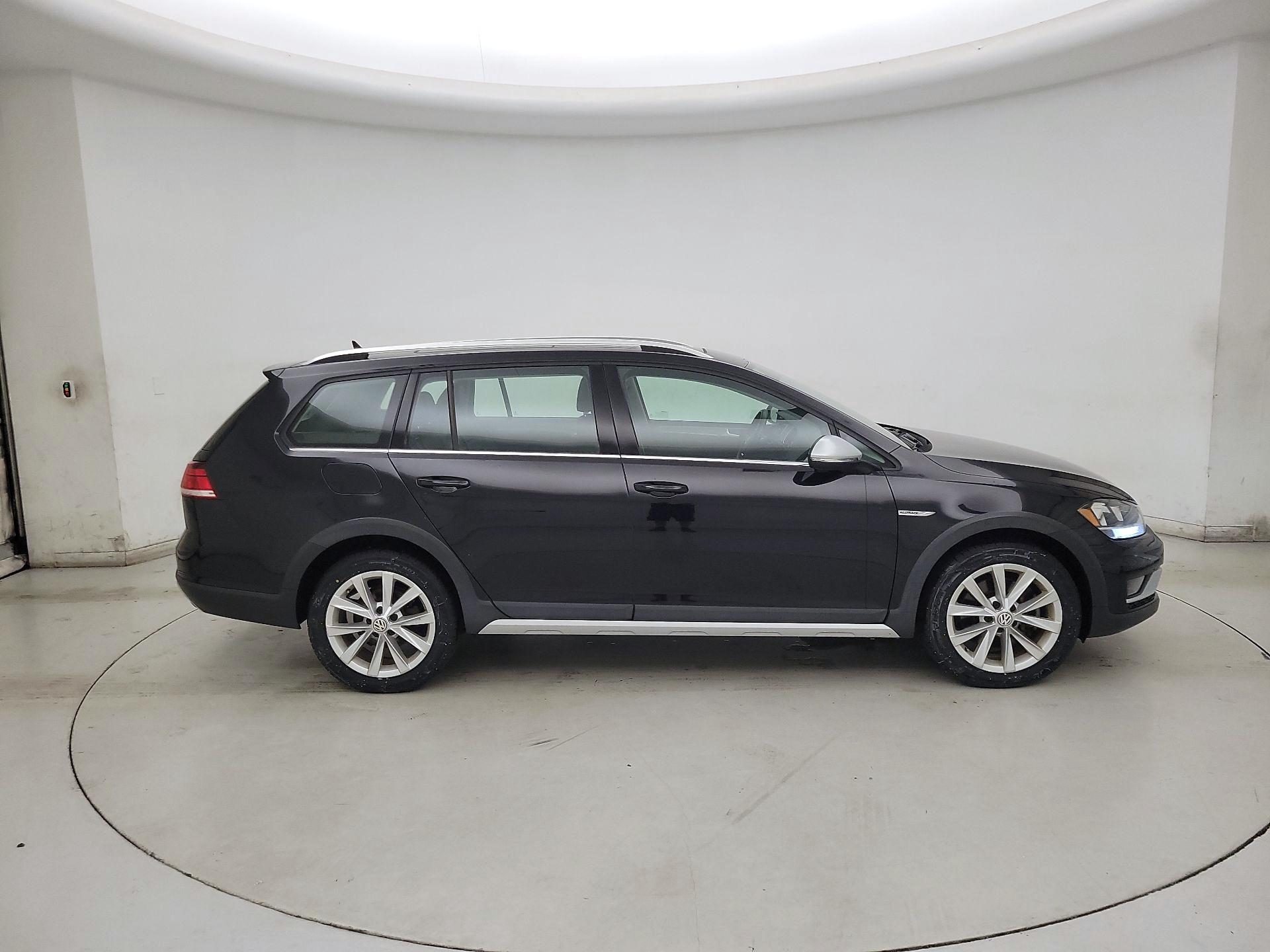 Thumbnail: 2019 Volkswagen Golf - 4
