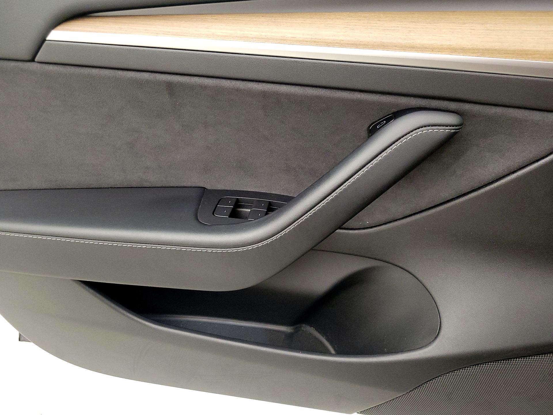 Thumbnail: 2021 Tesla Model 3 - 12
