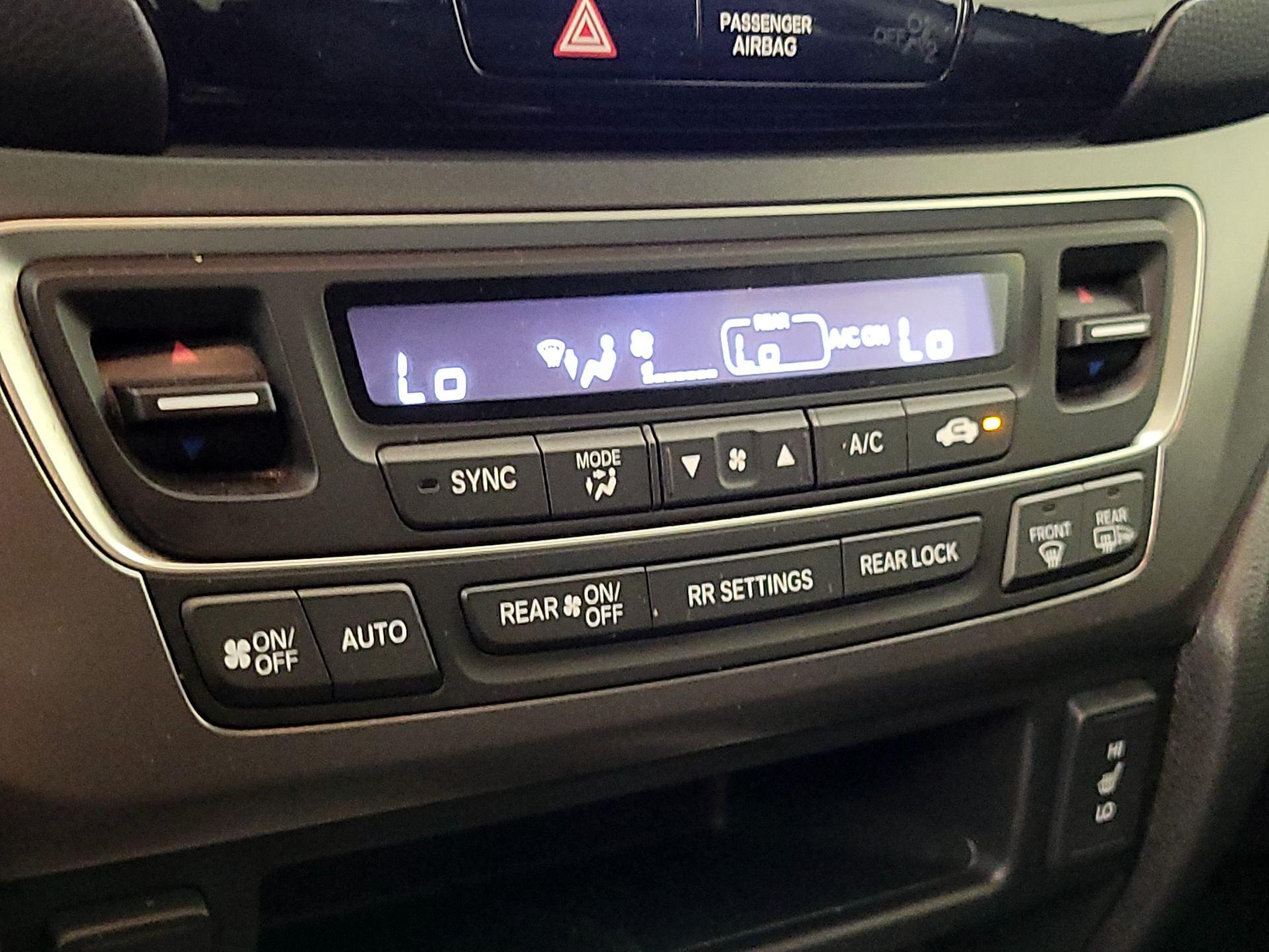 Thumbnail: 2016 Honda Pilot - 16