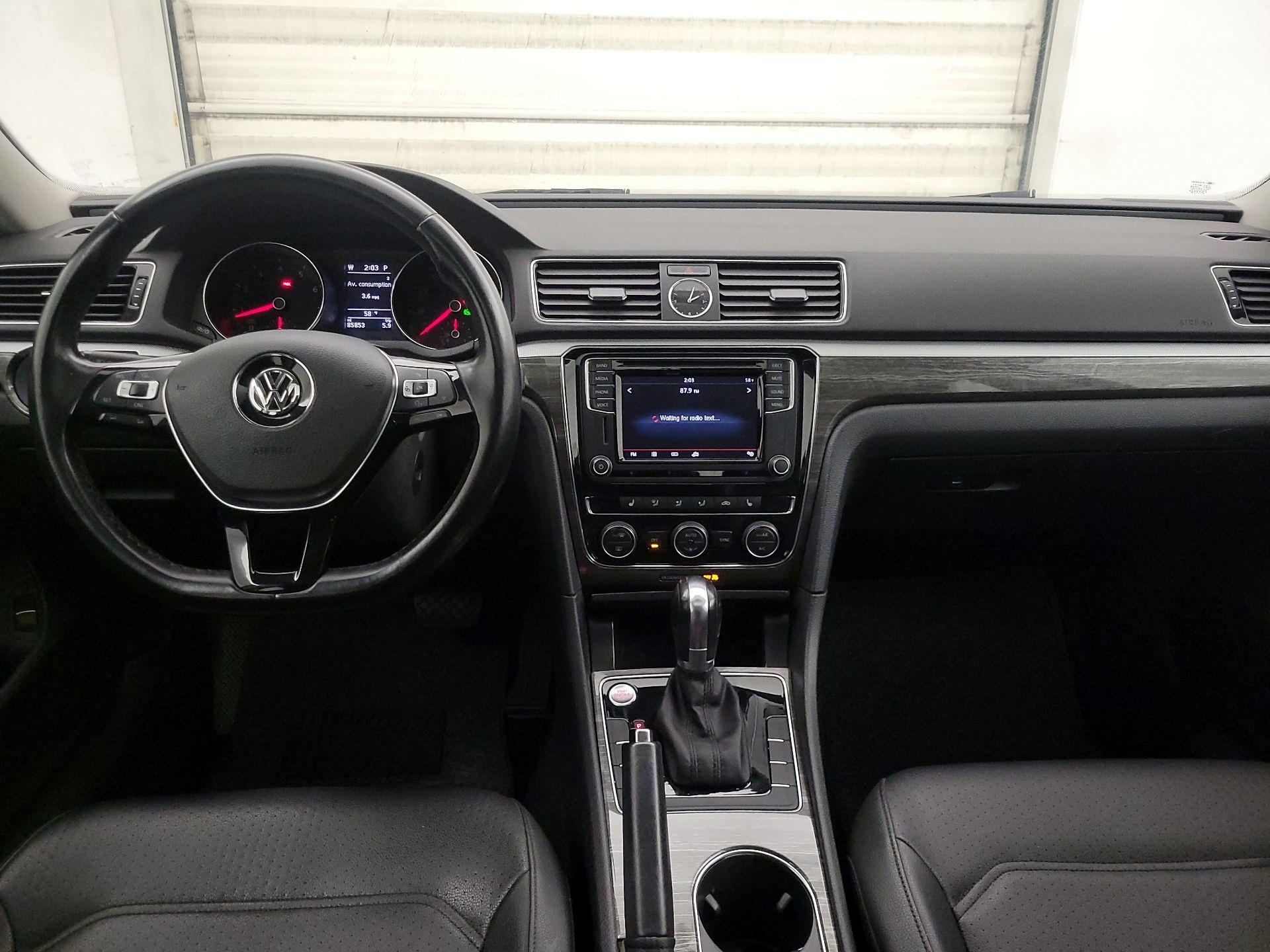 Thumbnail: 2017 Volkswagen Passat - 9
