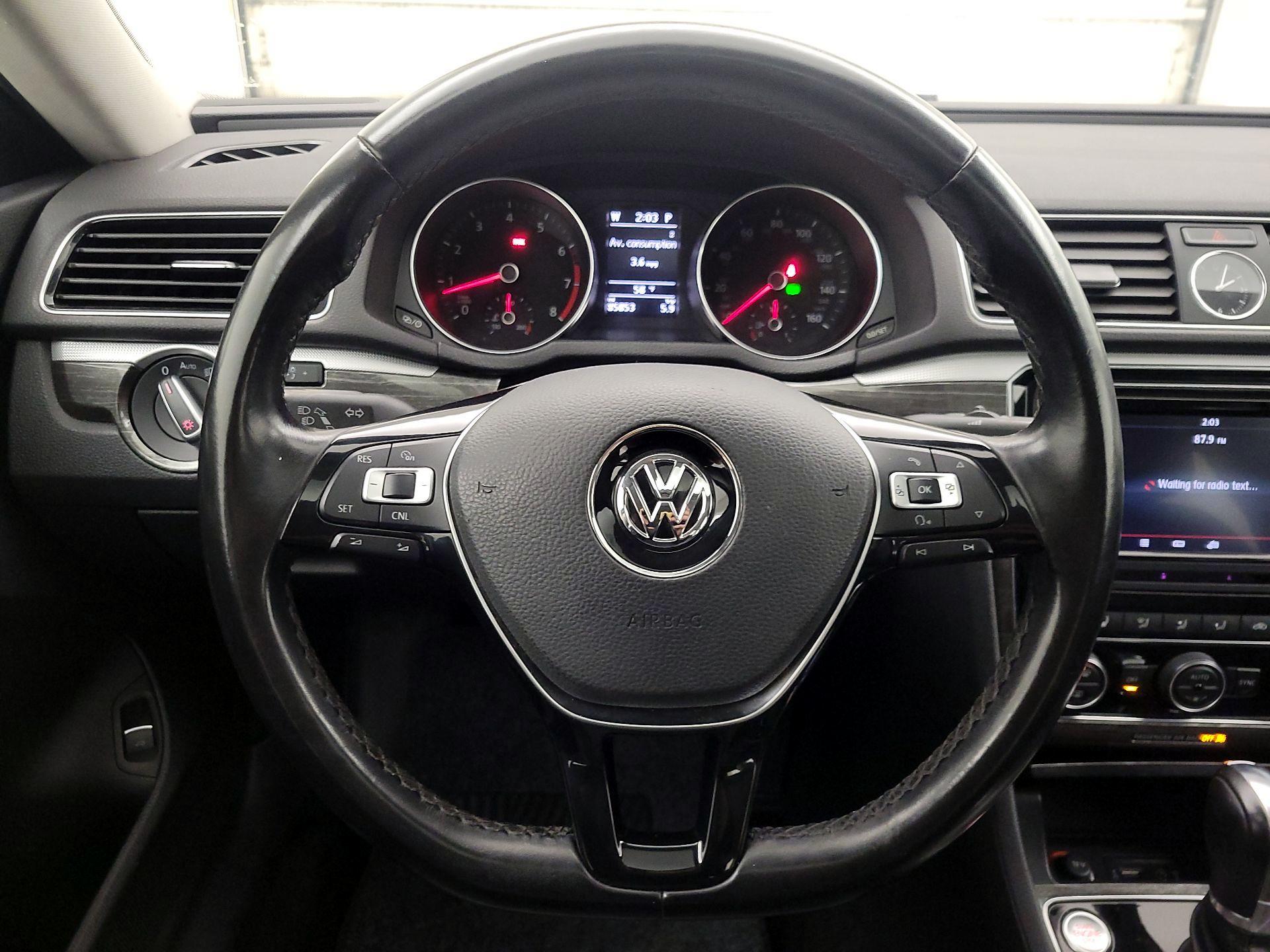 Thumbnail: 2017 Volkswagen Passat - 10