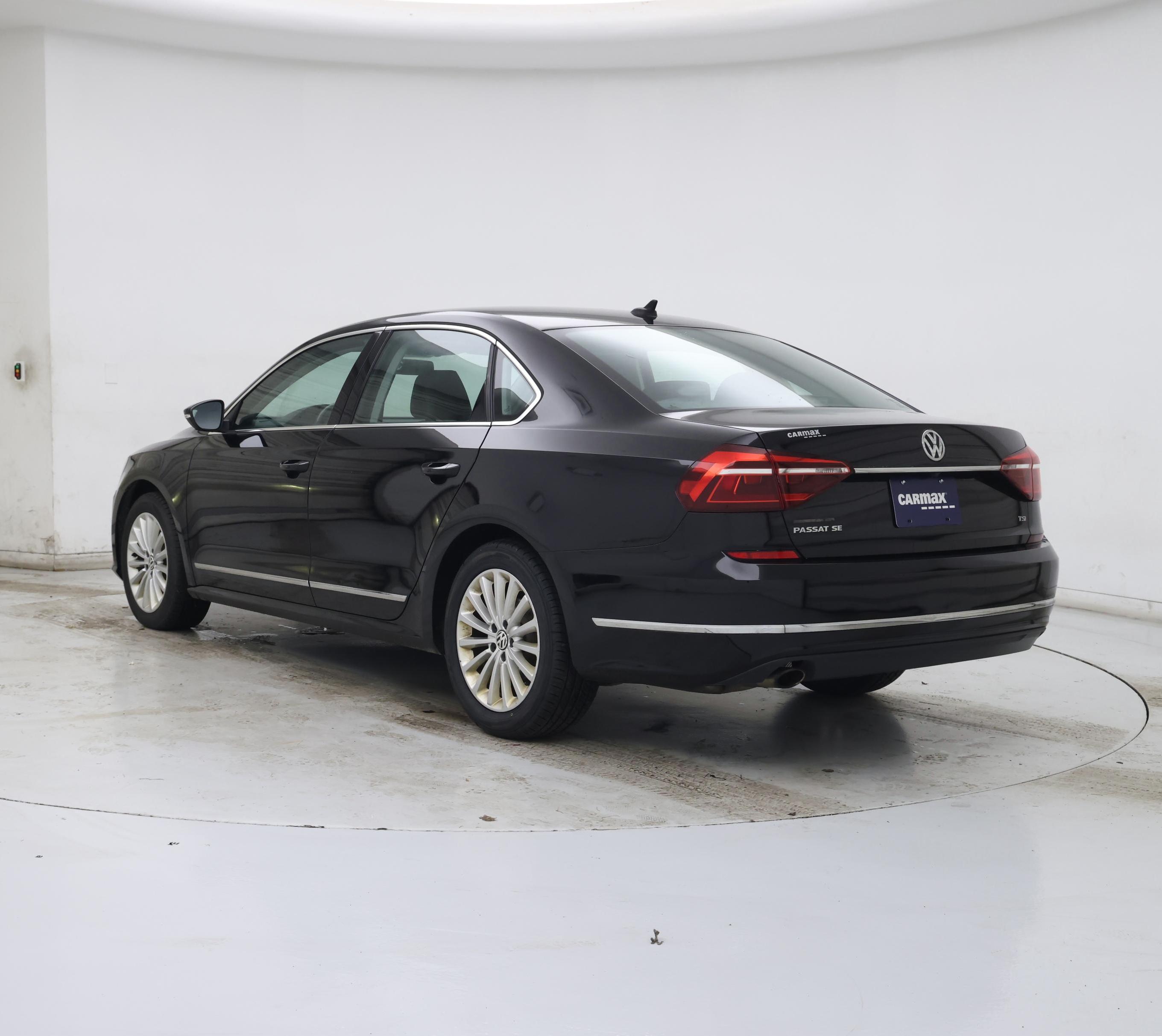 Thumbnail: 2017 Volkswagen Passat - 2