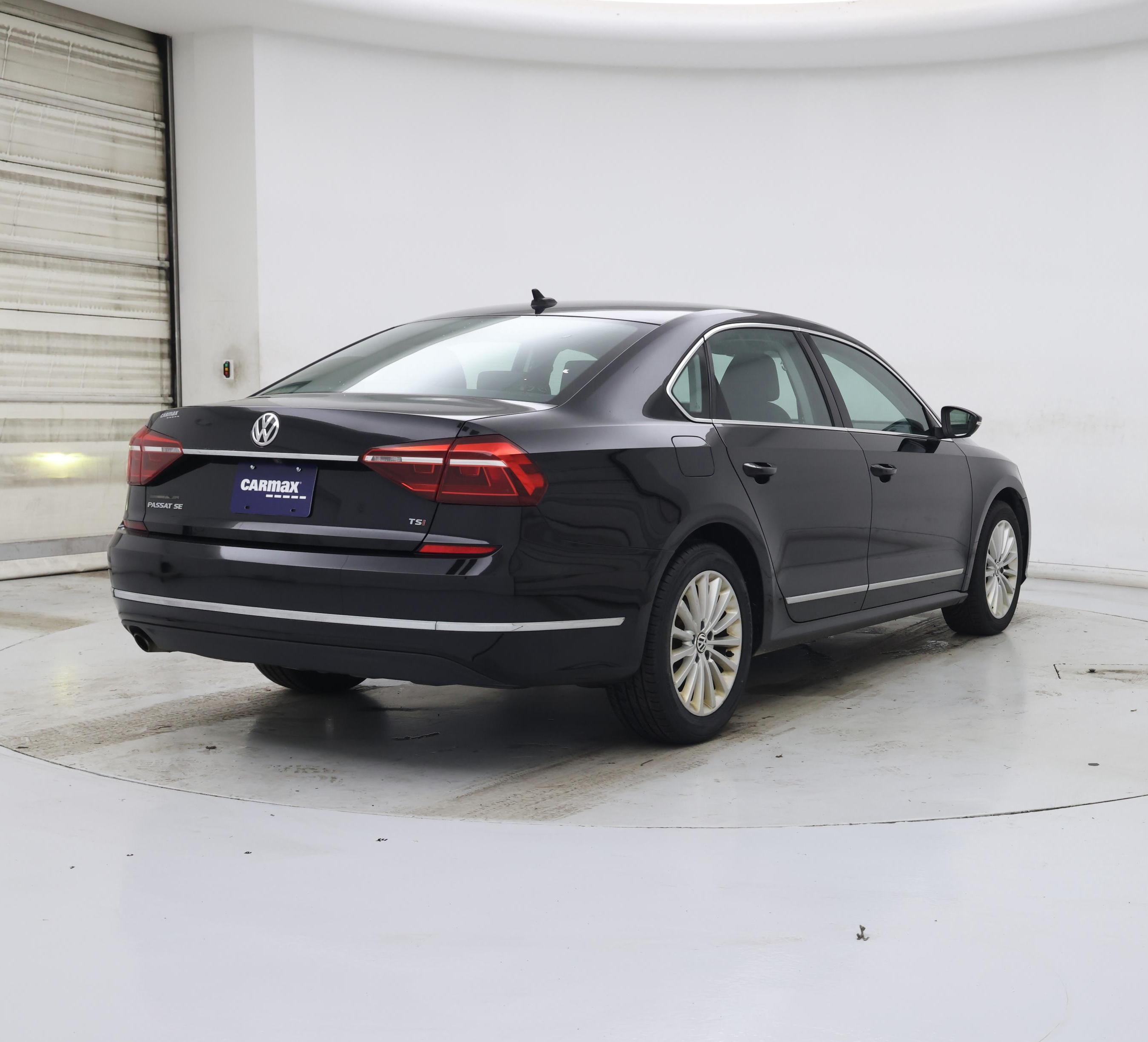 Thumbnail: 2017 Volkswagen Passat - 8