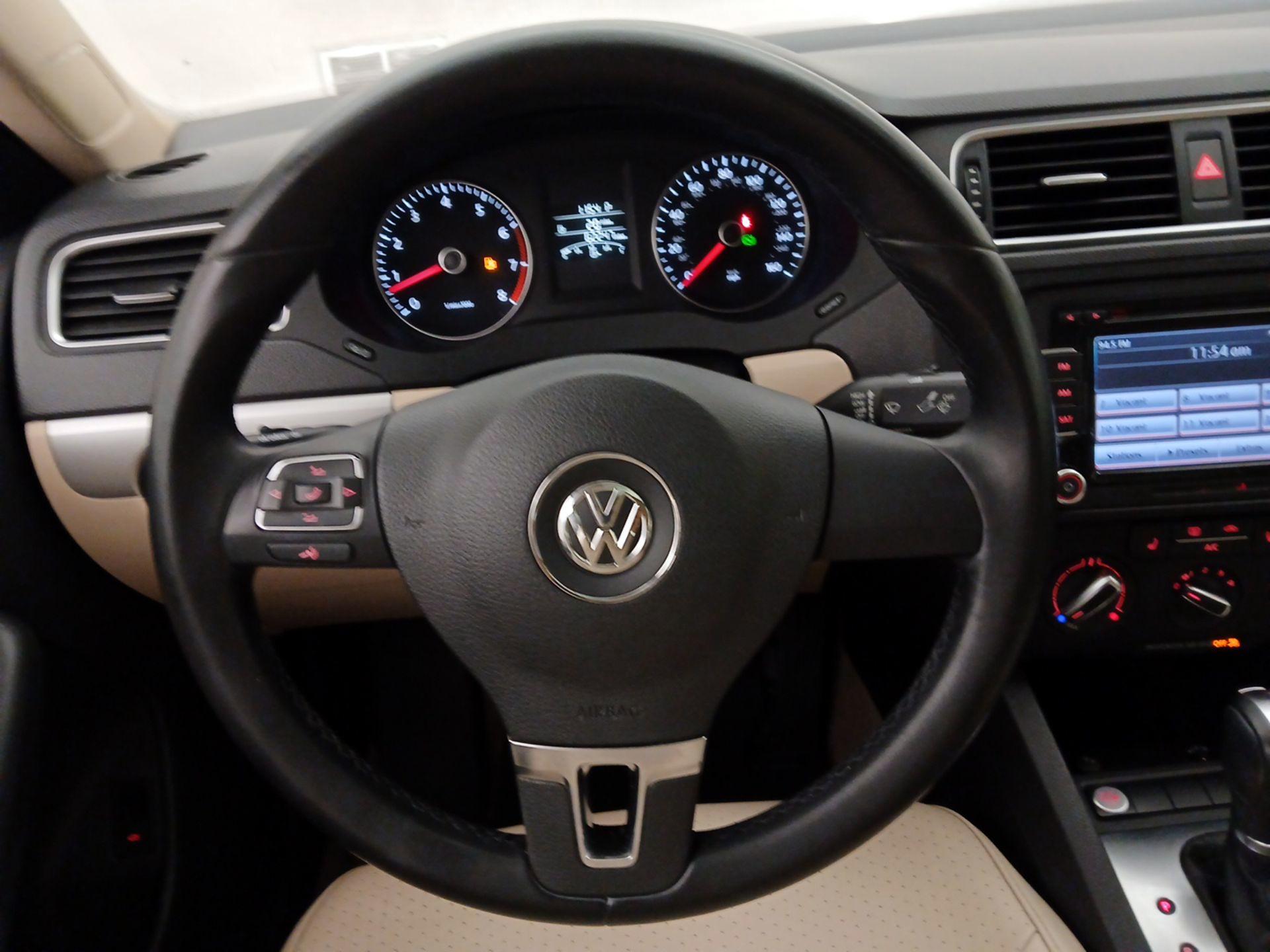 Thumbnail: 2014 Volkswagen Jetta - 10