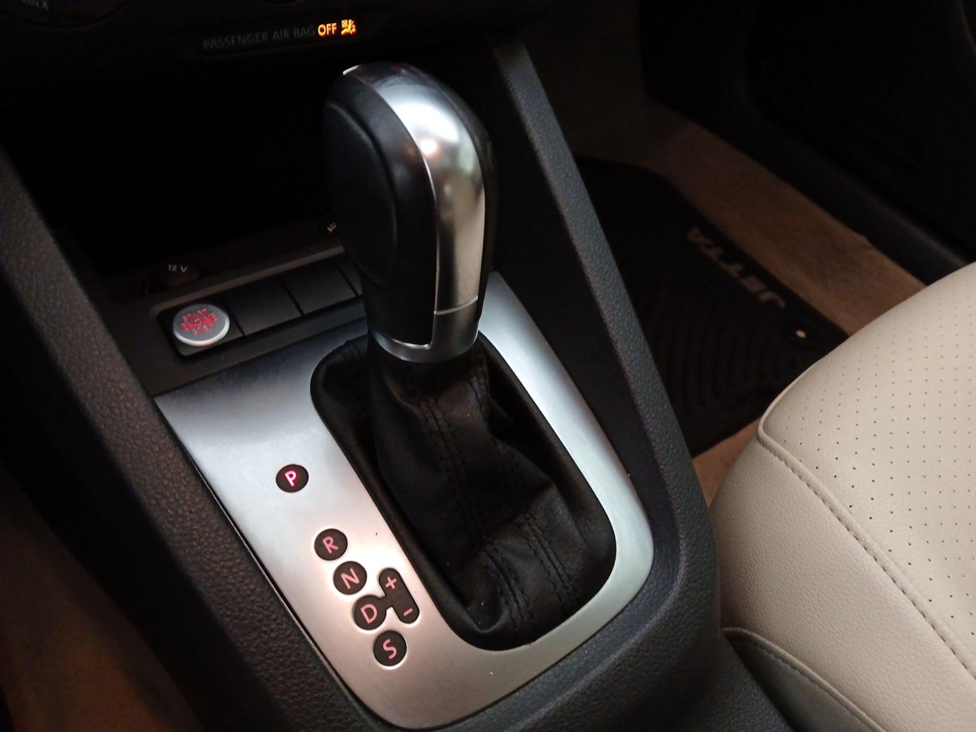 Thumbnail: 2014 Volkswagen Jetta - 16