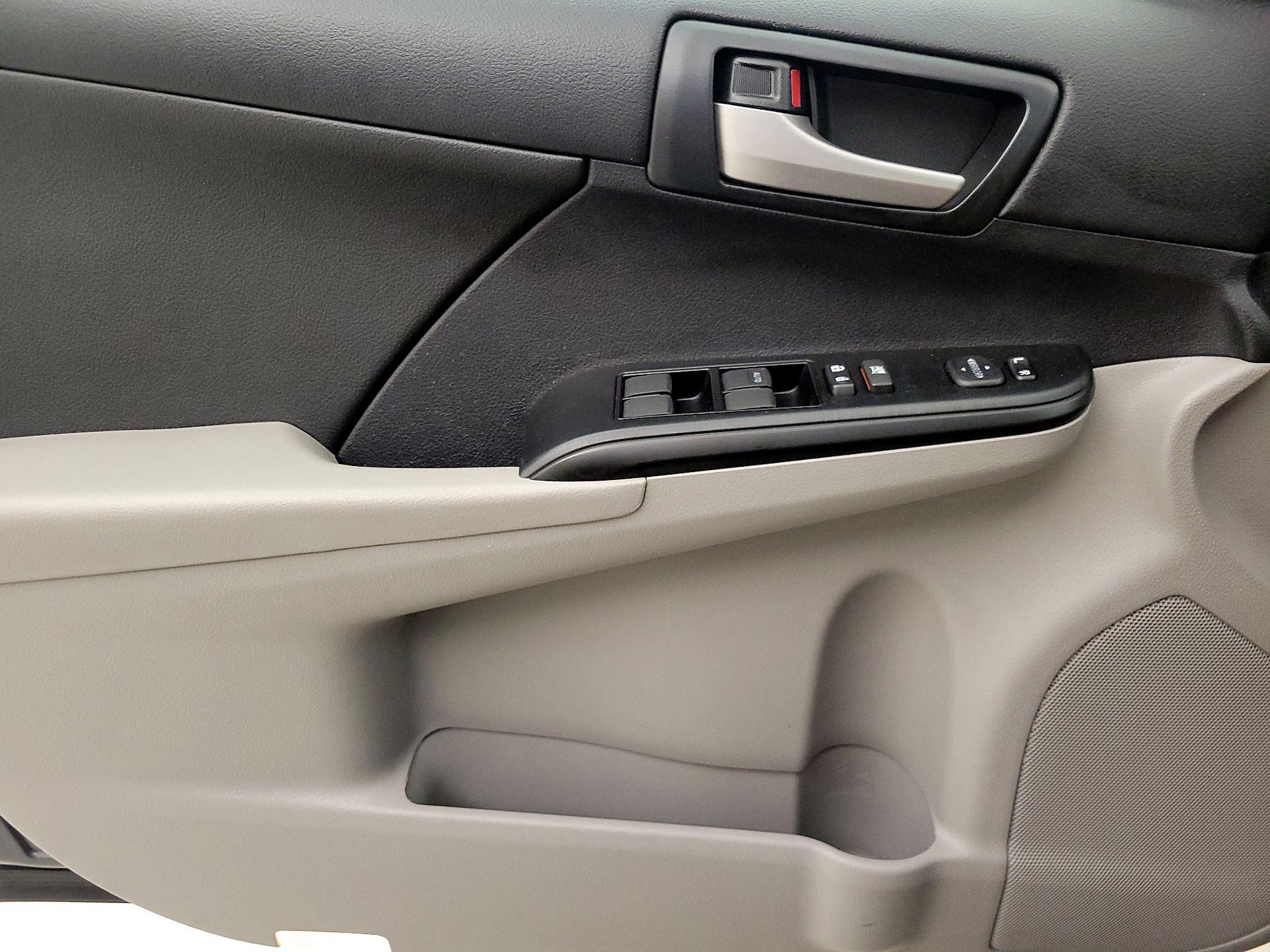 Thumbnail: 2014 Toyota Camry - 10