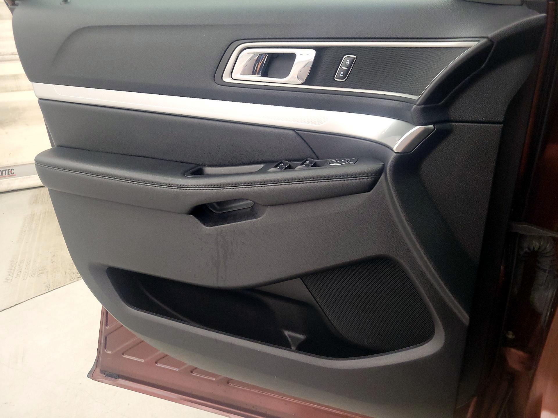 Thumbnail: 2016 Ford Explorer - 12