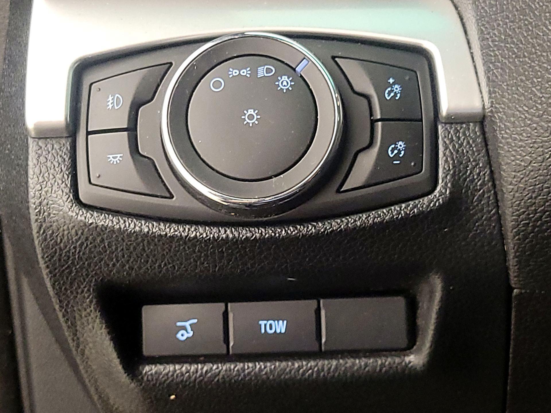Thumbnail: 2016 Ford Explorer - 13