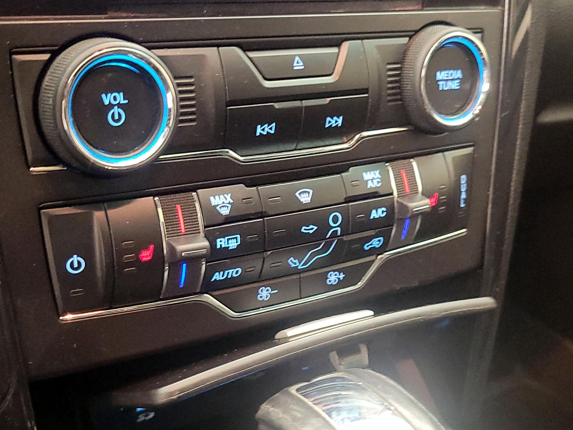 Thumbnail: 2016 Ford Explorer - 16