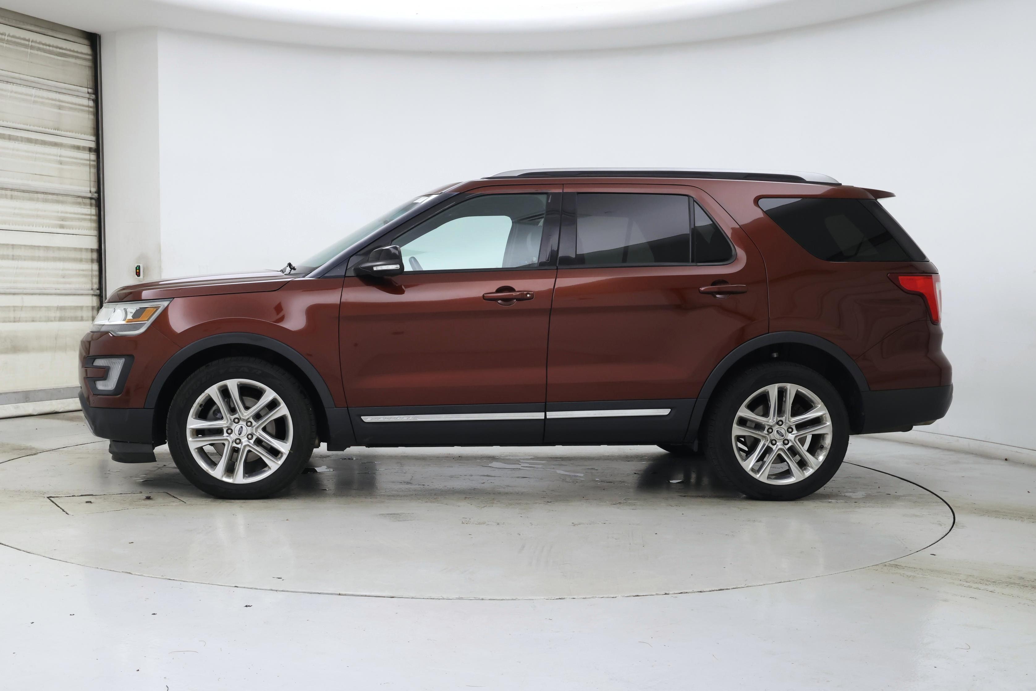 Thumbnail: 2016 Ford Explorer - 3