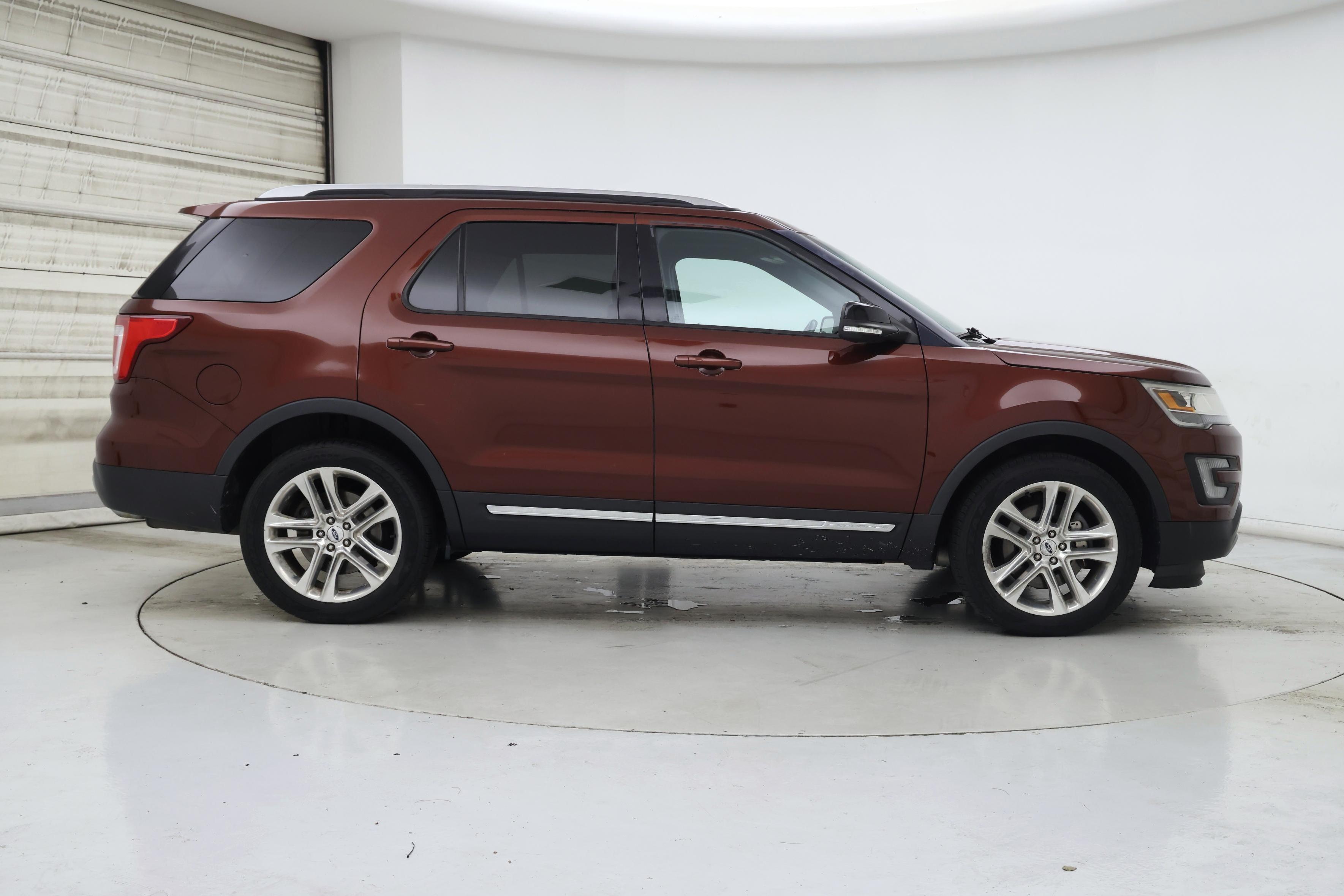 Thumbnail: 2016 Ford Explorer - 7