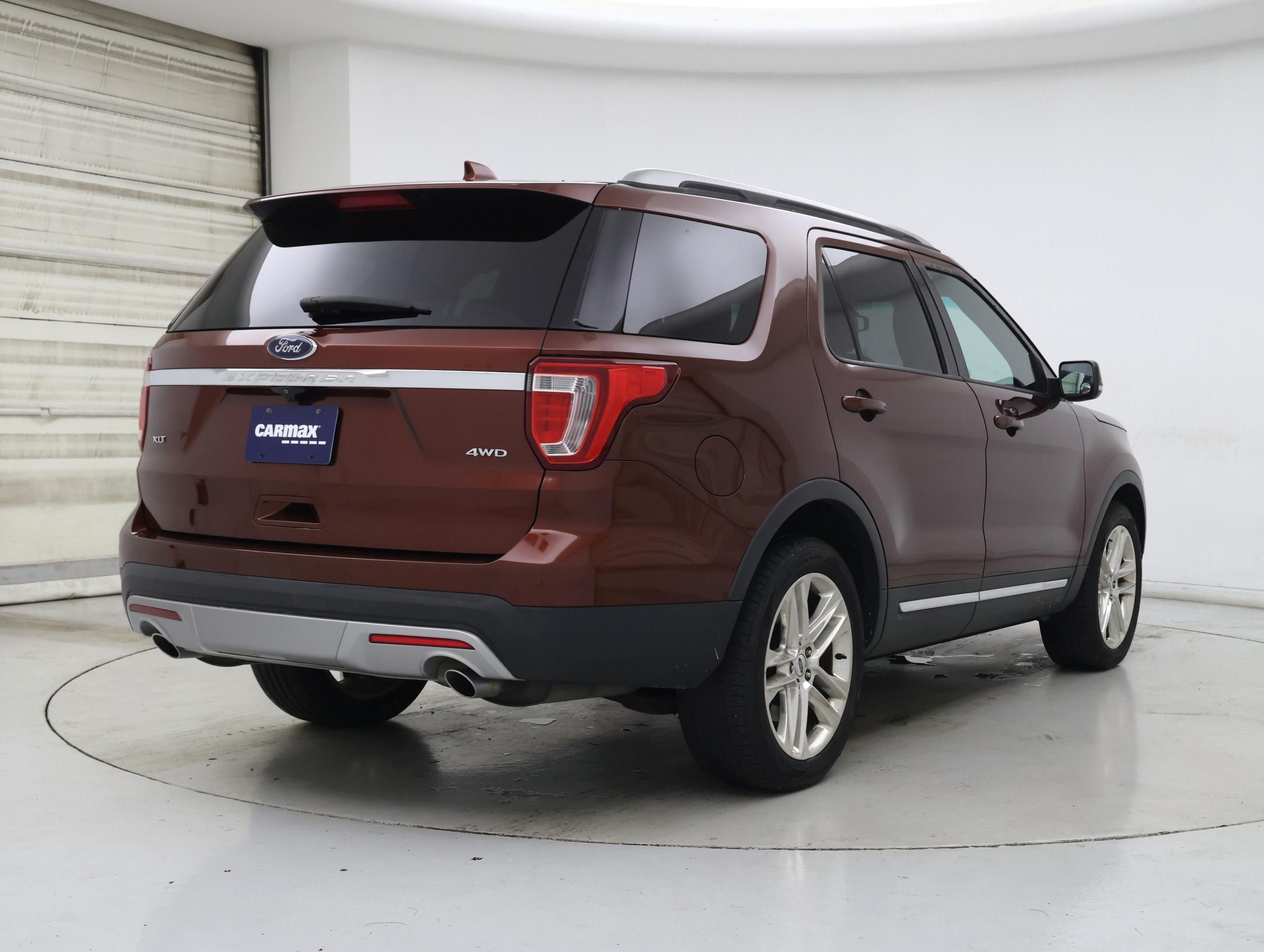 Thumbnail: 2016 Ford Explorer - 8