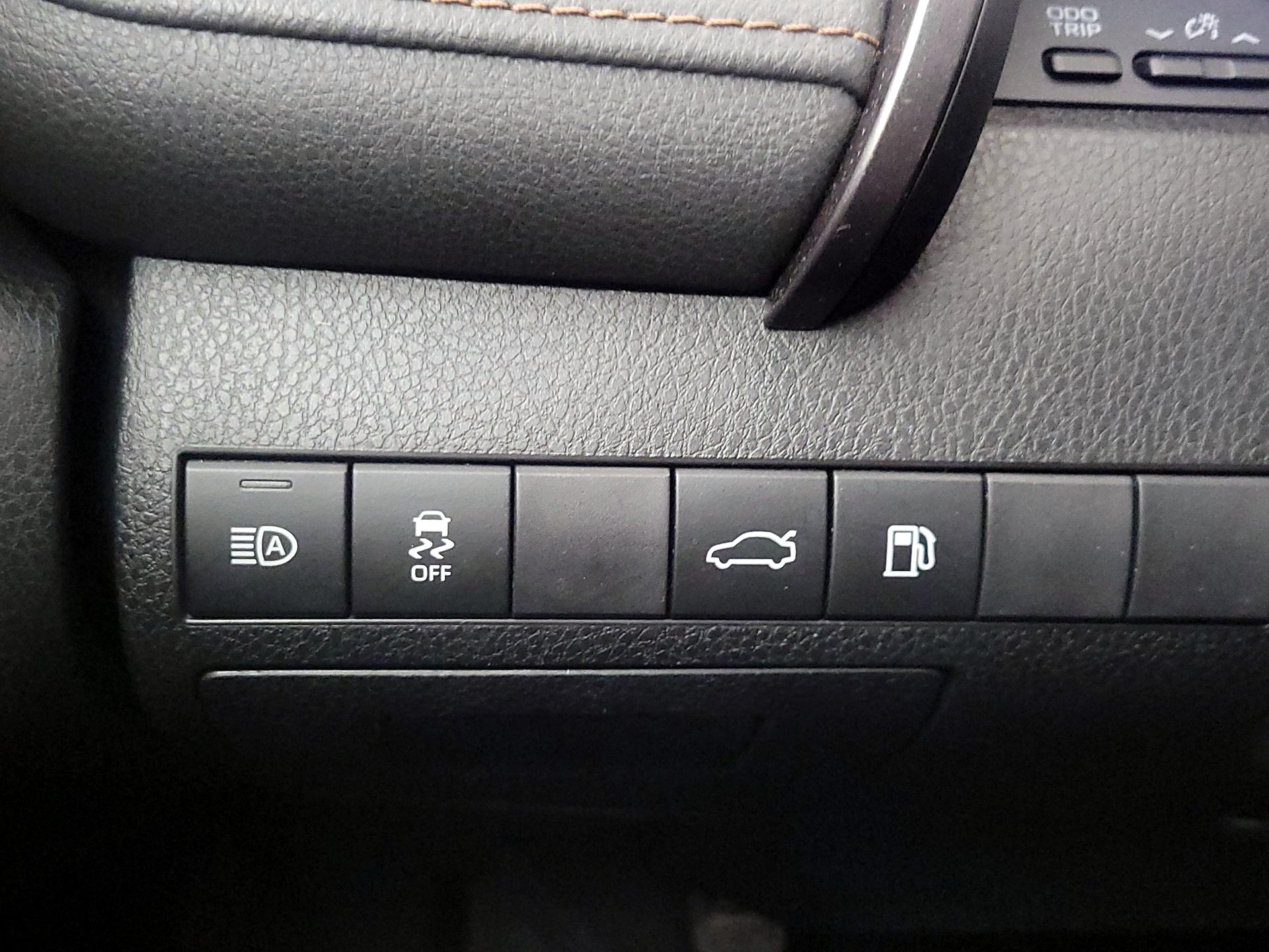 Thumbnail: 2018 Toyota Camry - 13