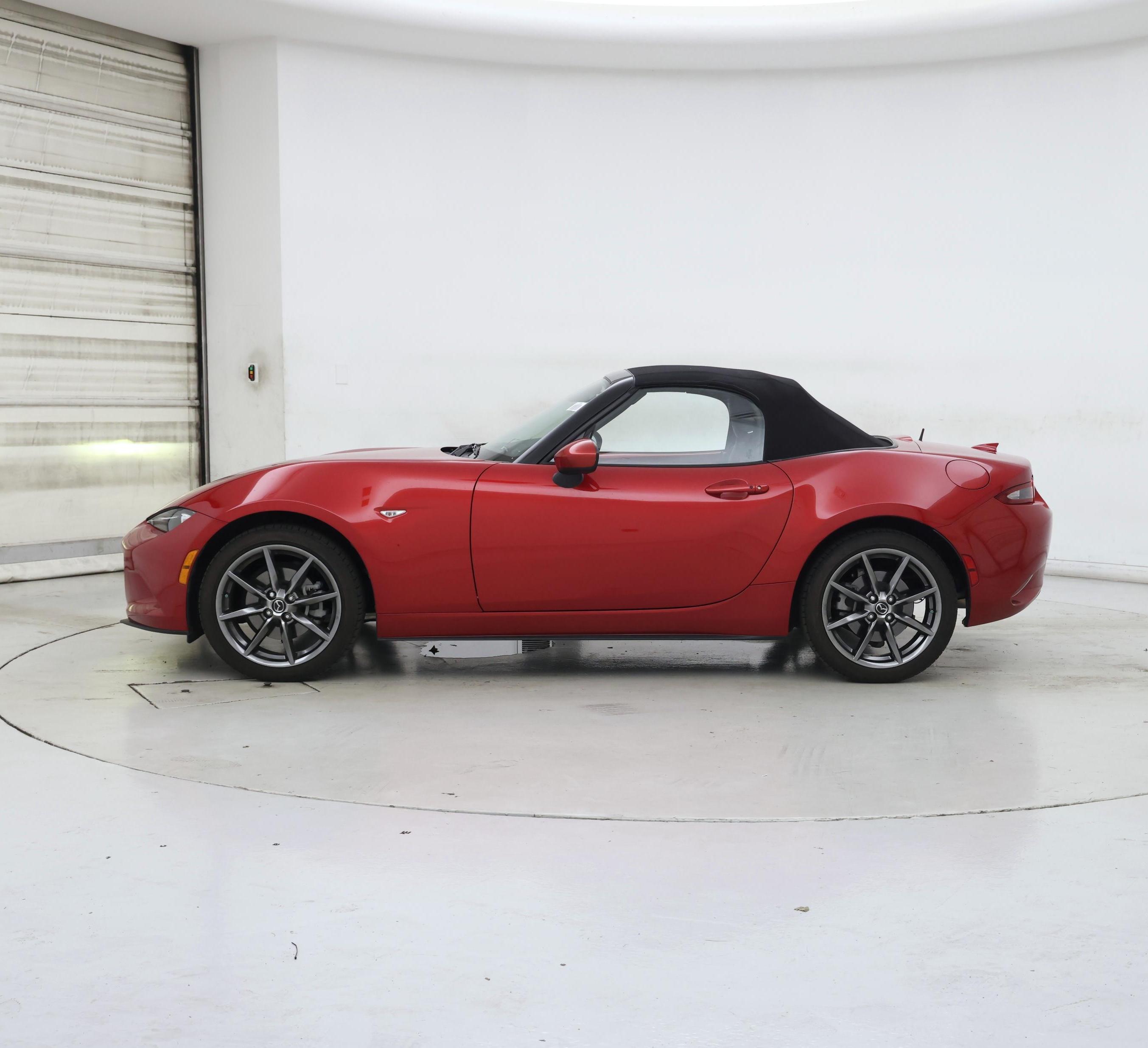 Thumbnail: 2017 Mazda MX-5 Miata - 3