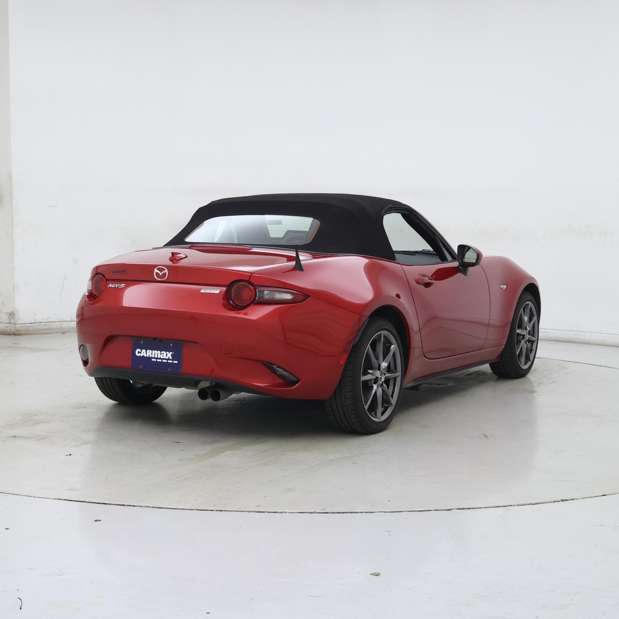 Thumbnail: 2017 Mazda MX-5 Miata - 8