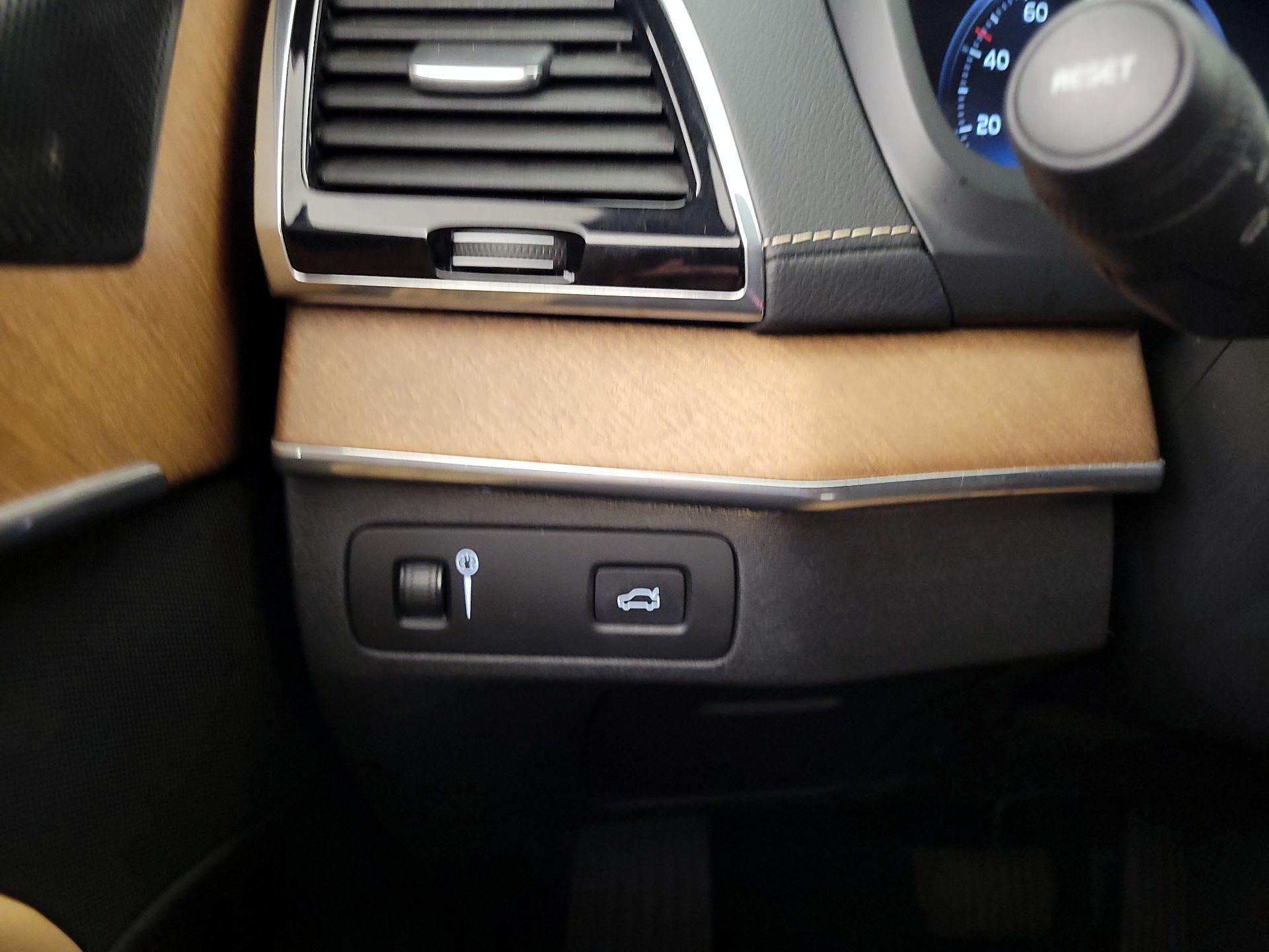 Thumbnail: 2019 Volvo XC90 - 13