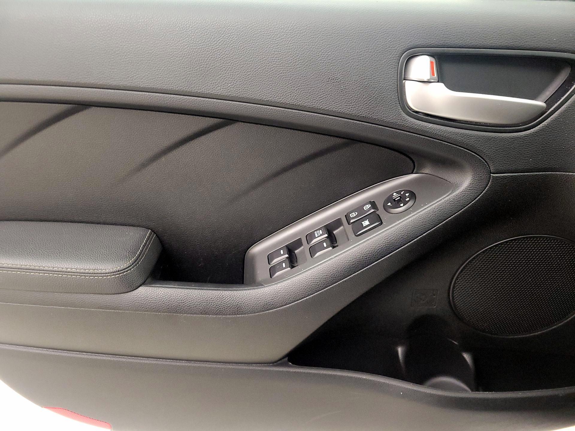 Thumbnail: 2018 Kia Forte - 12