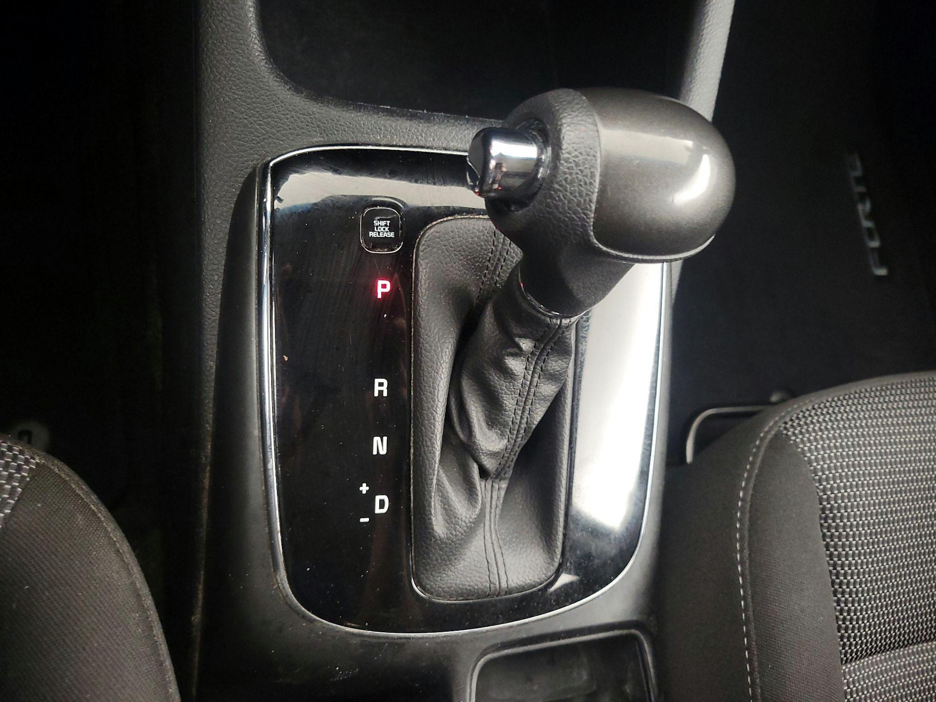 Thumbnail: 2018 Kia Forte - 16