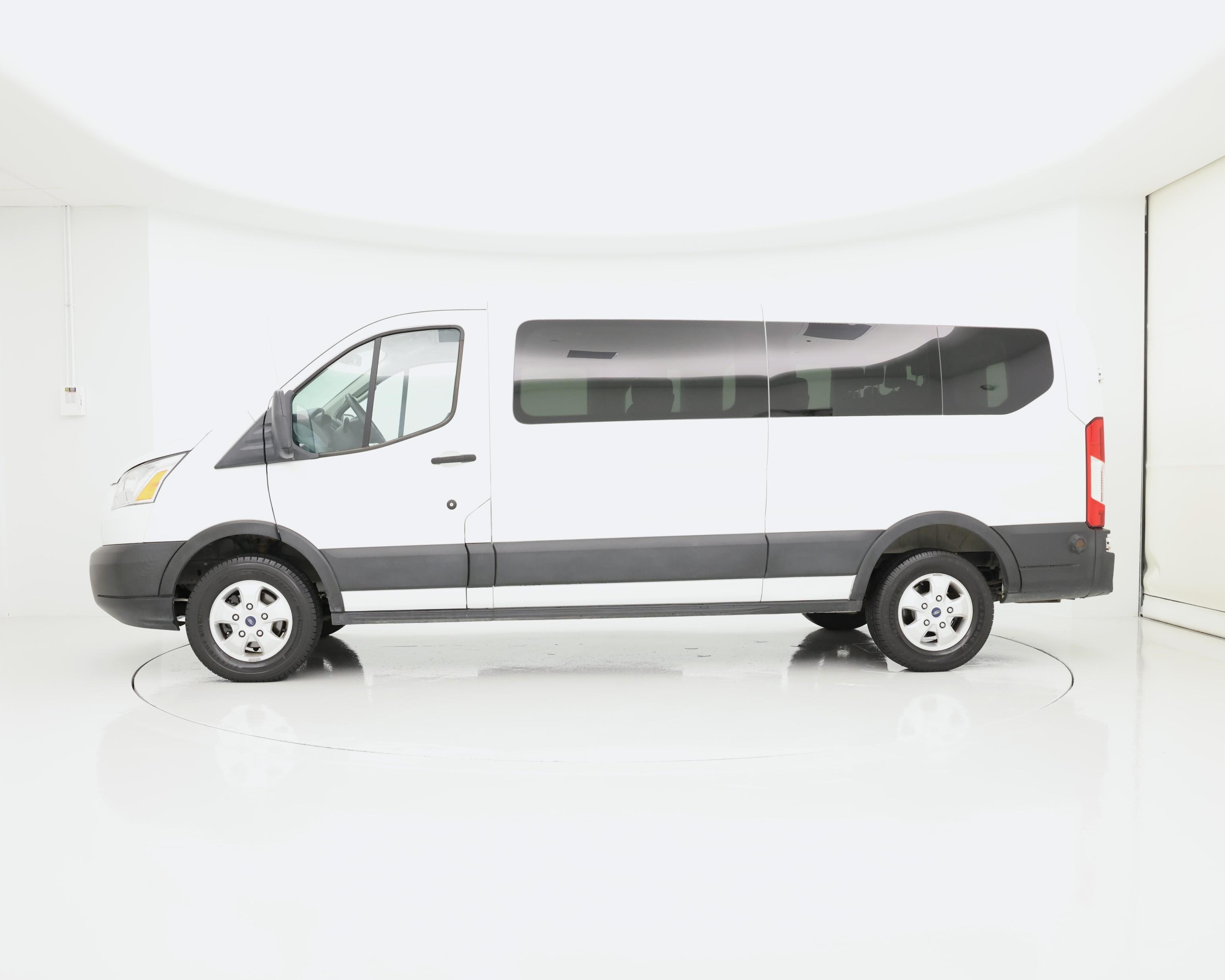 Thumbnail: 2019 Ford Transit Series - 3