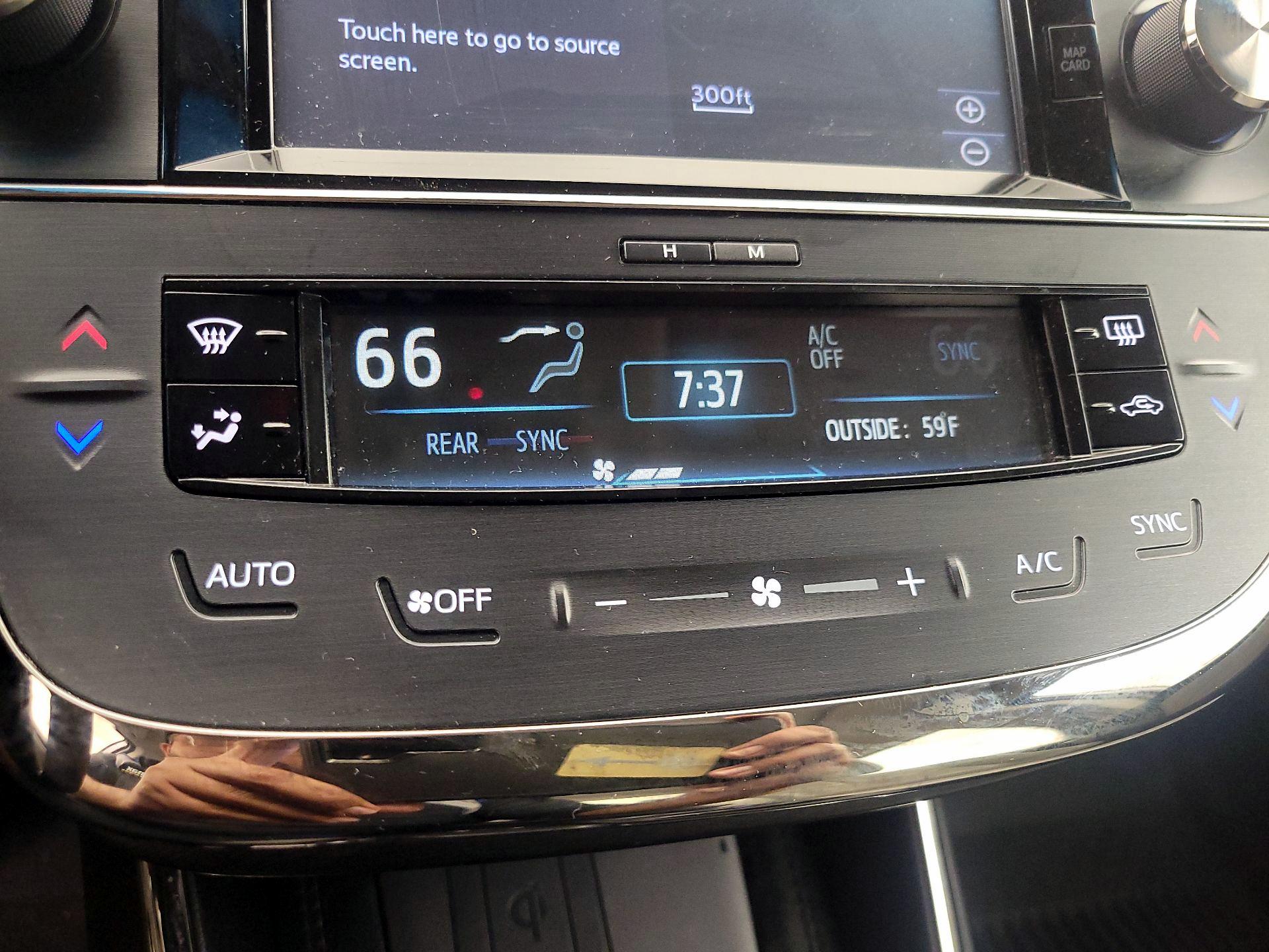 Thumbnail: 2017 Toyota Avalon - 17