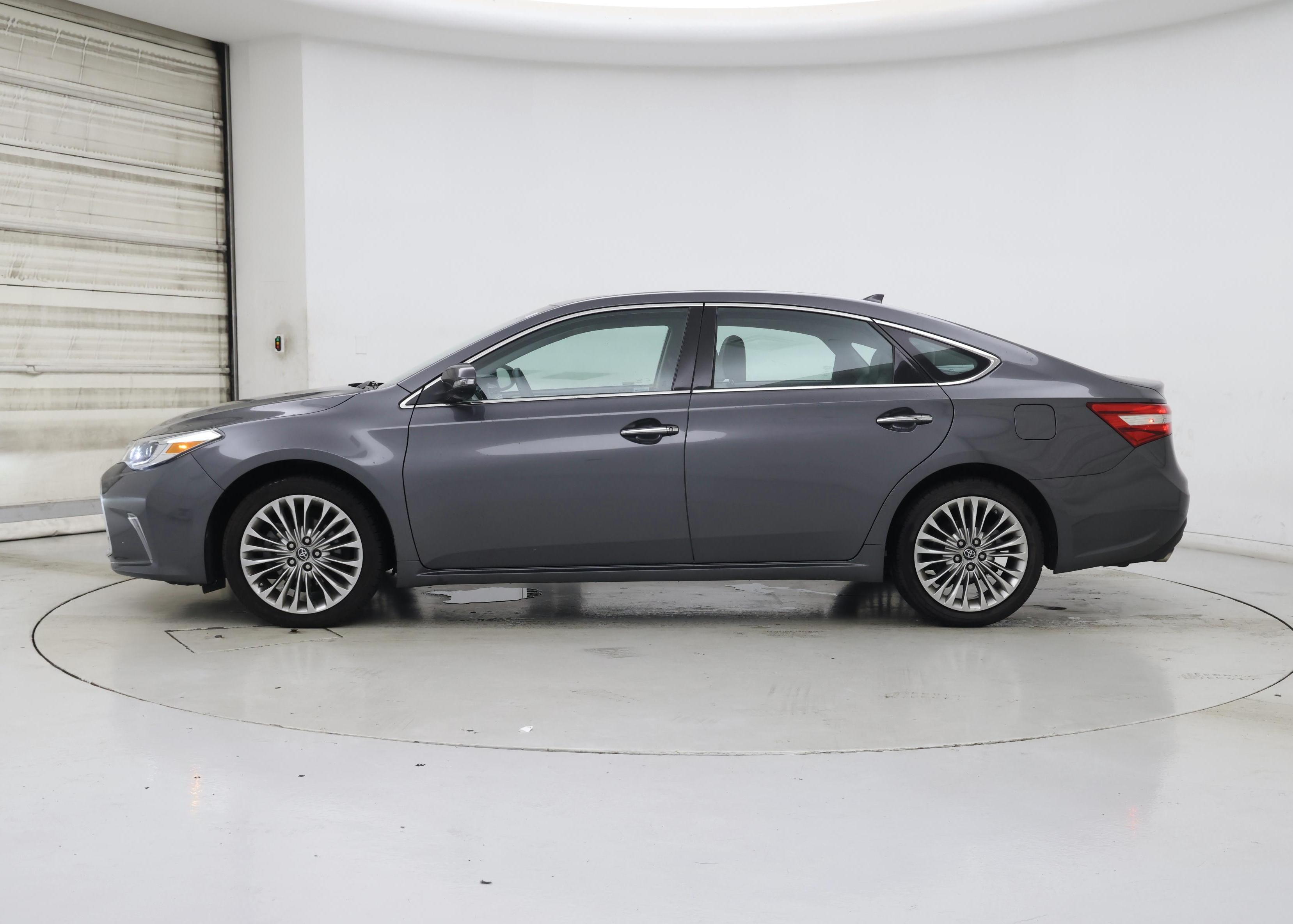 Thumbnail: 2017 Toyota Avalon - 3
