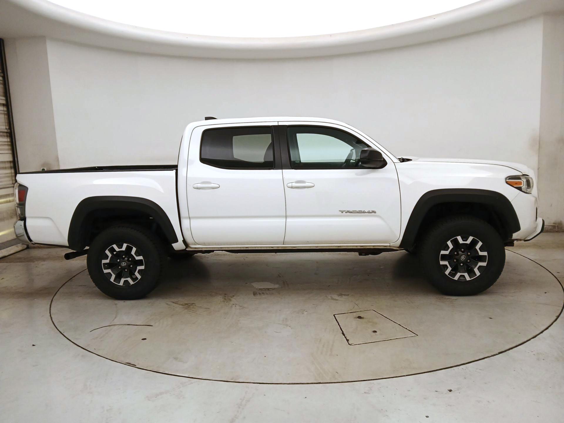Thumbnail: 2020 Toyota Tacoma - 4