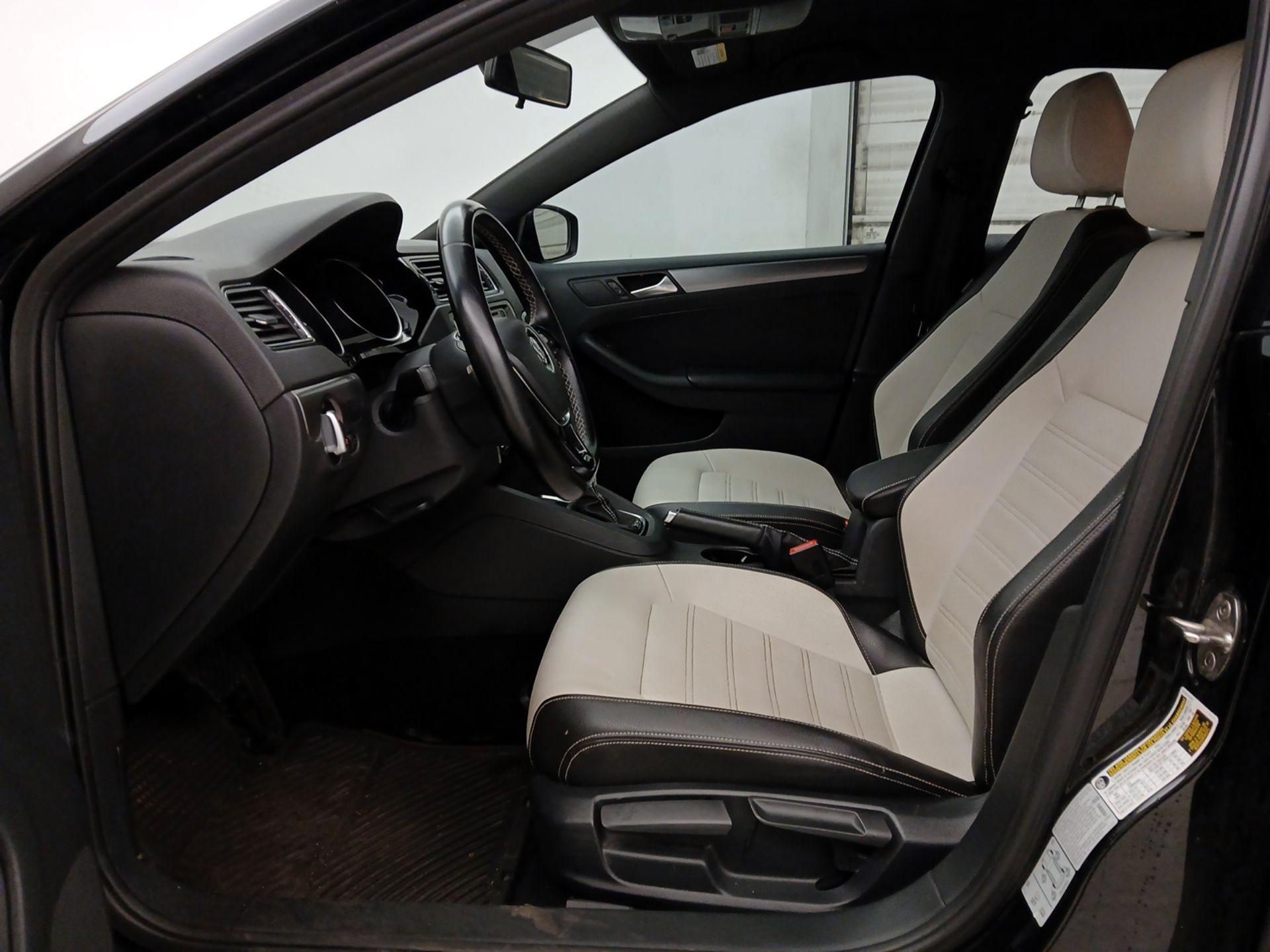 Thumbnail: 2016 Volkswagen Jetta - 11