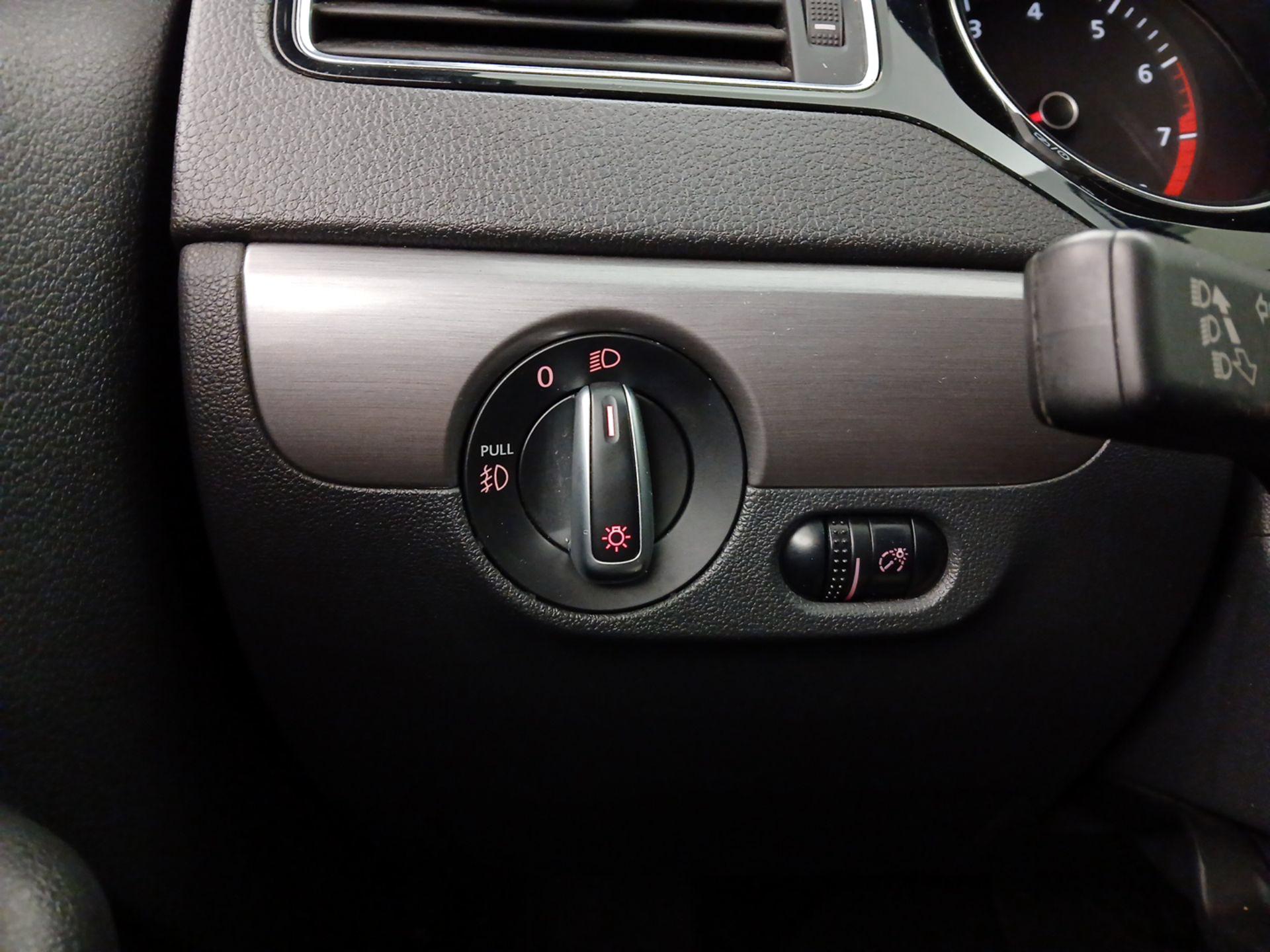 Thumbnail: 2016 Volkswagen Jetta - 13