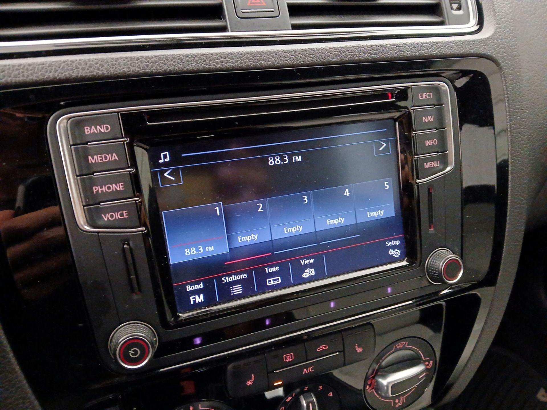 Thumbnail: 2016 Volkswagen Jetta - 16