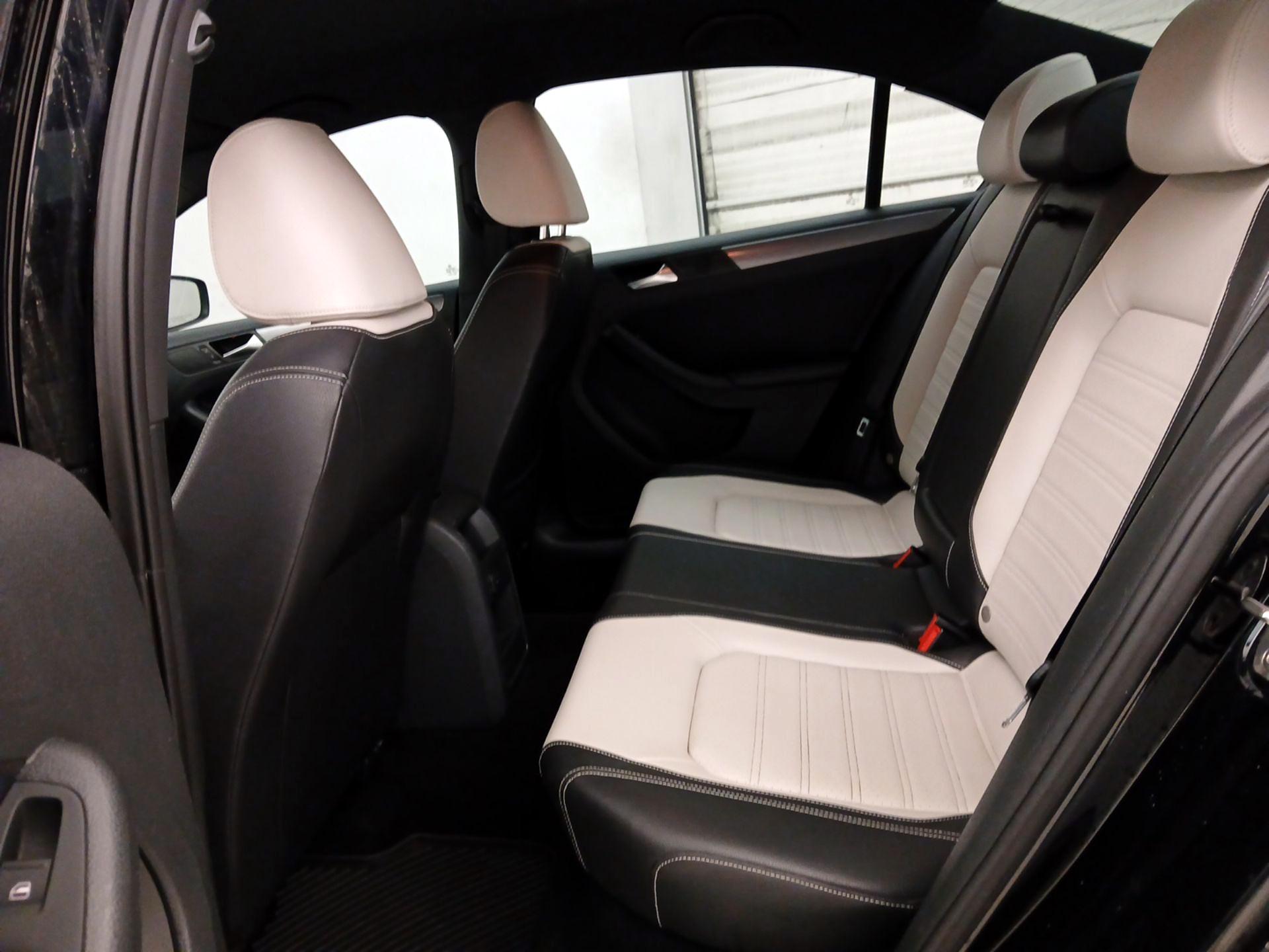 Thumbnail: 2016 Volkswagen Jetta - 20