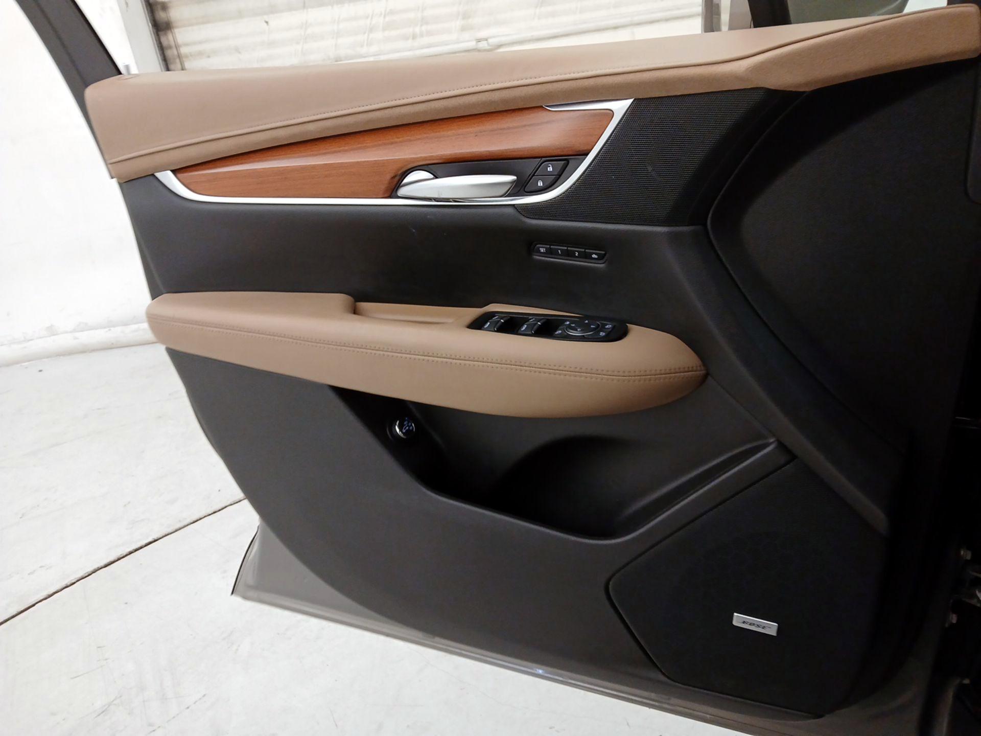Thumbnail: 2018 Cadillac XT5 - 12