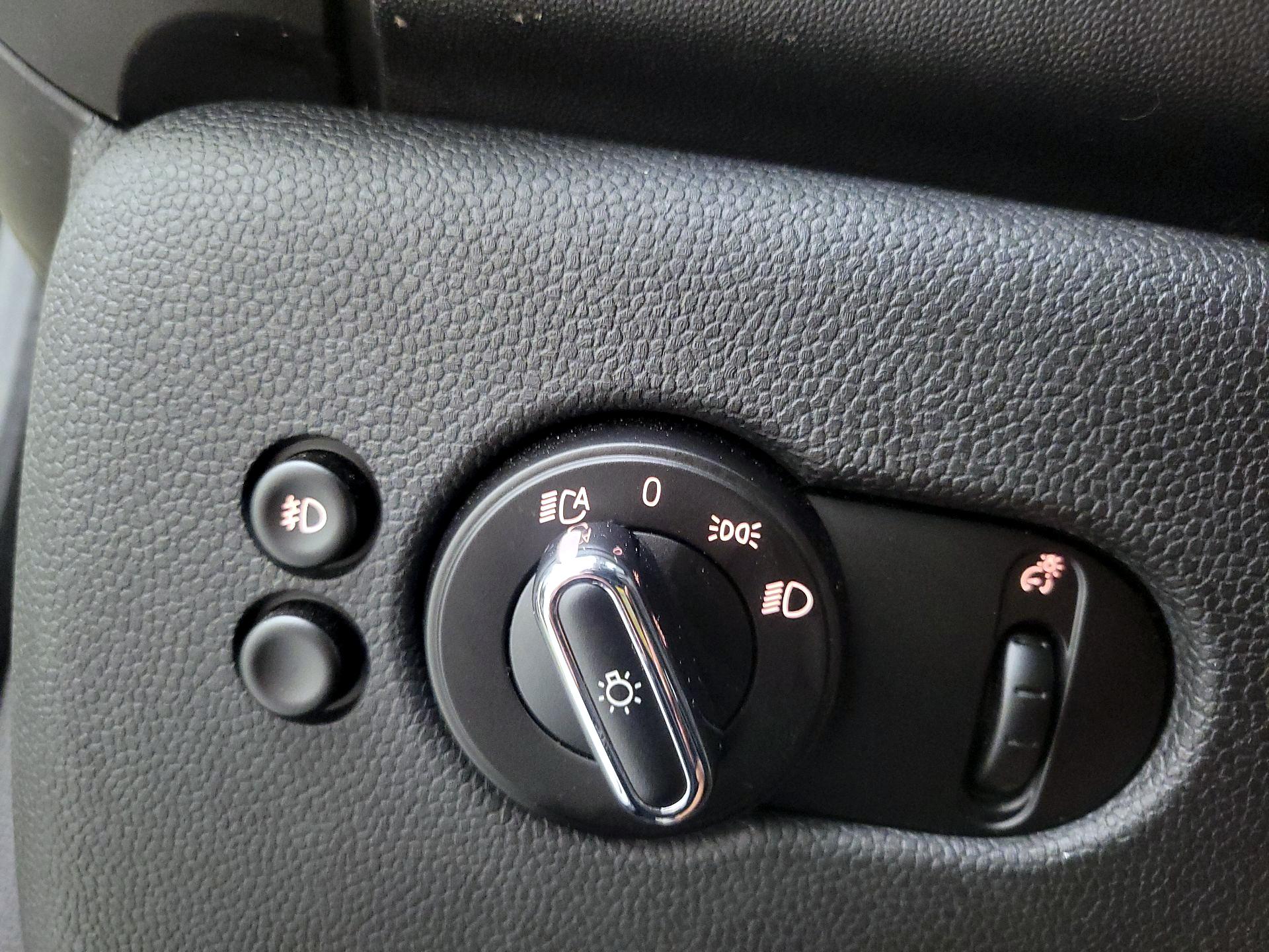 Thumbnail: 2015 MINI Cooper Hardtop - 13