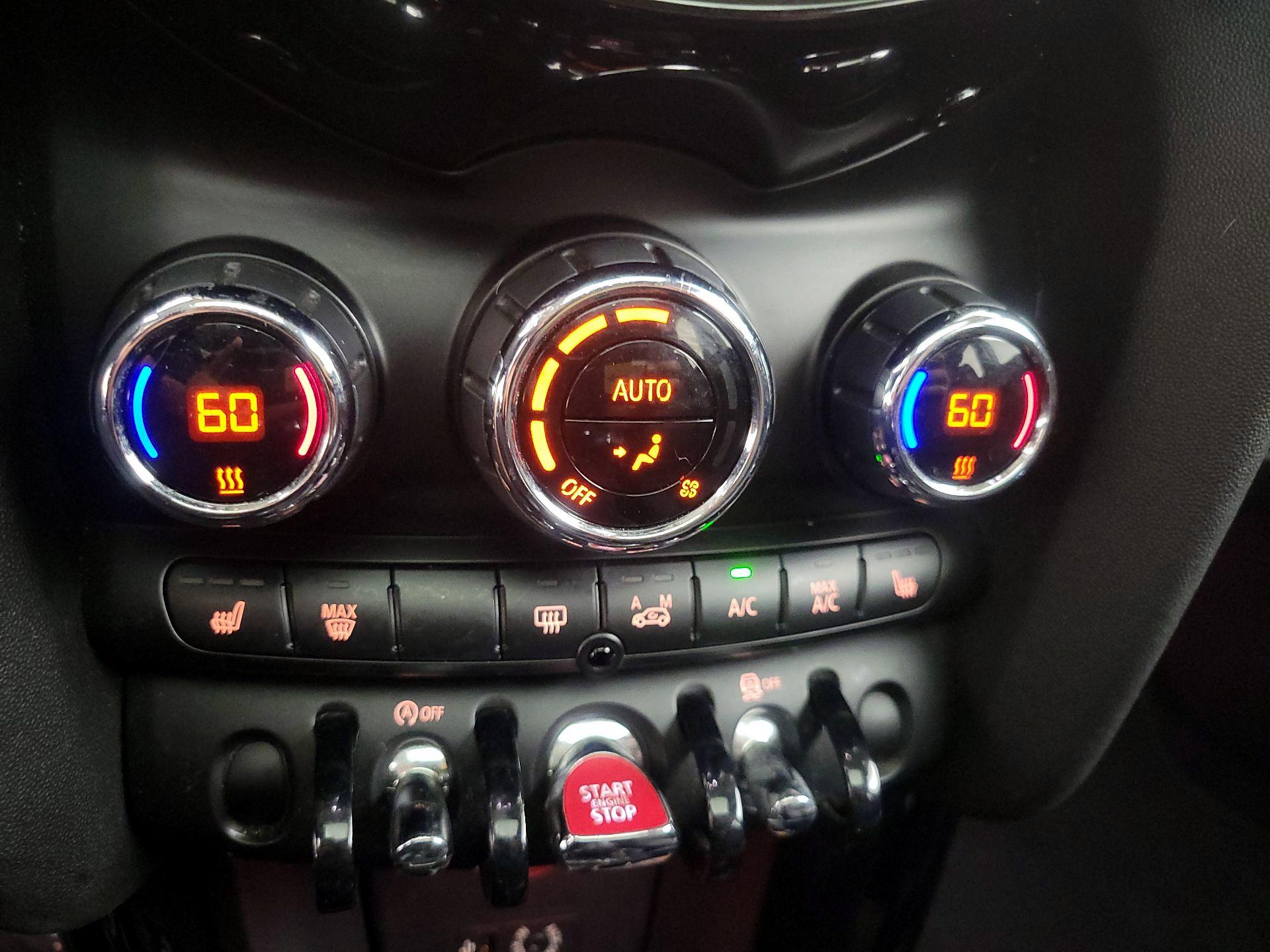Thumbnail: 2015 MINI Cooper Hardtop - 15
